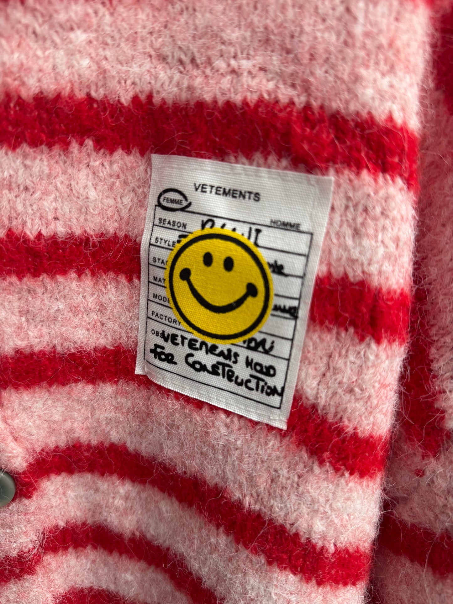 Strickjacke // SMILEY ROT