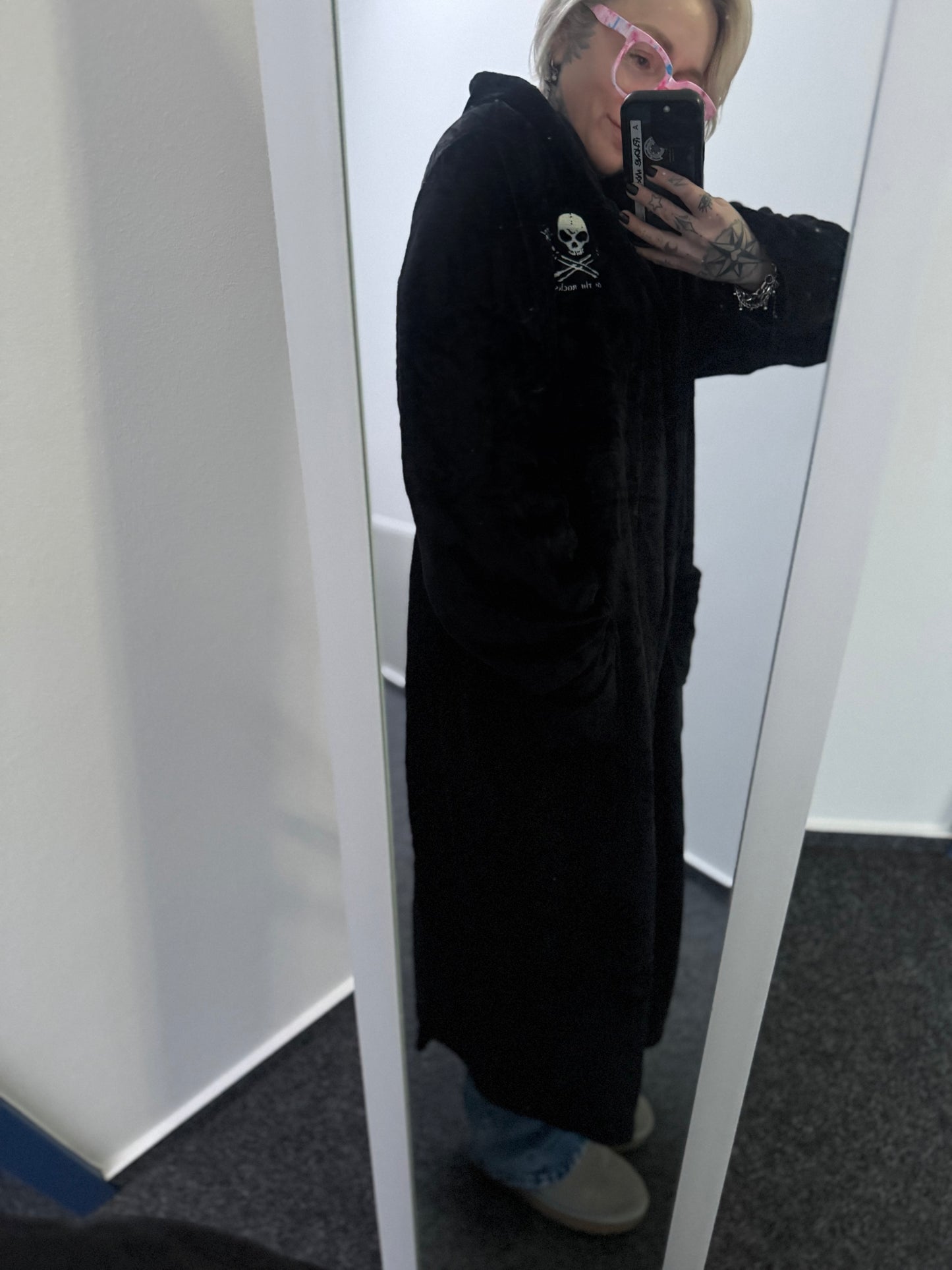 Bademantel // ONTHEROCKS BLACK