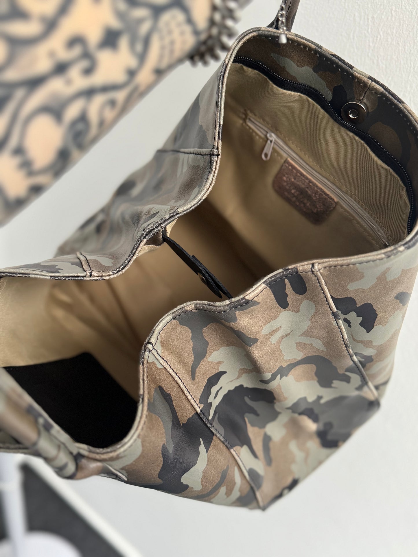Shopper // CAMOUFLAGE