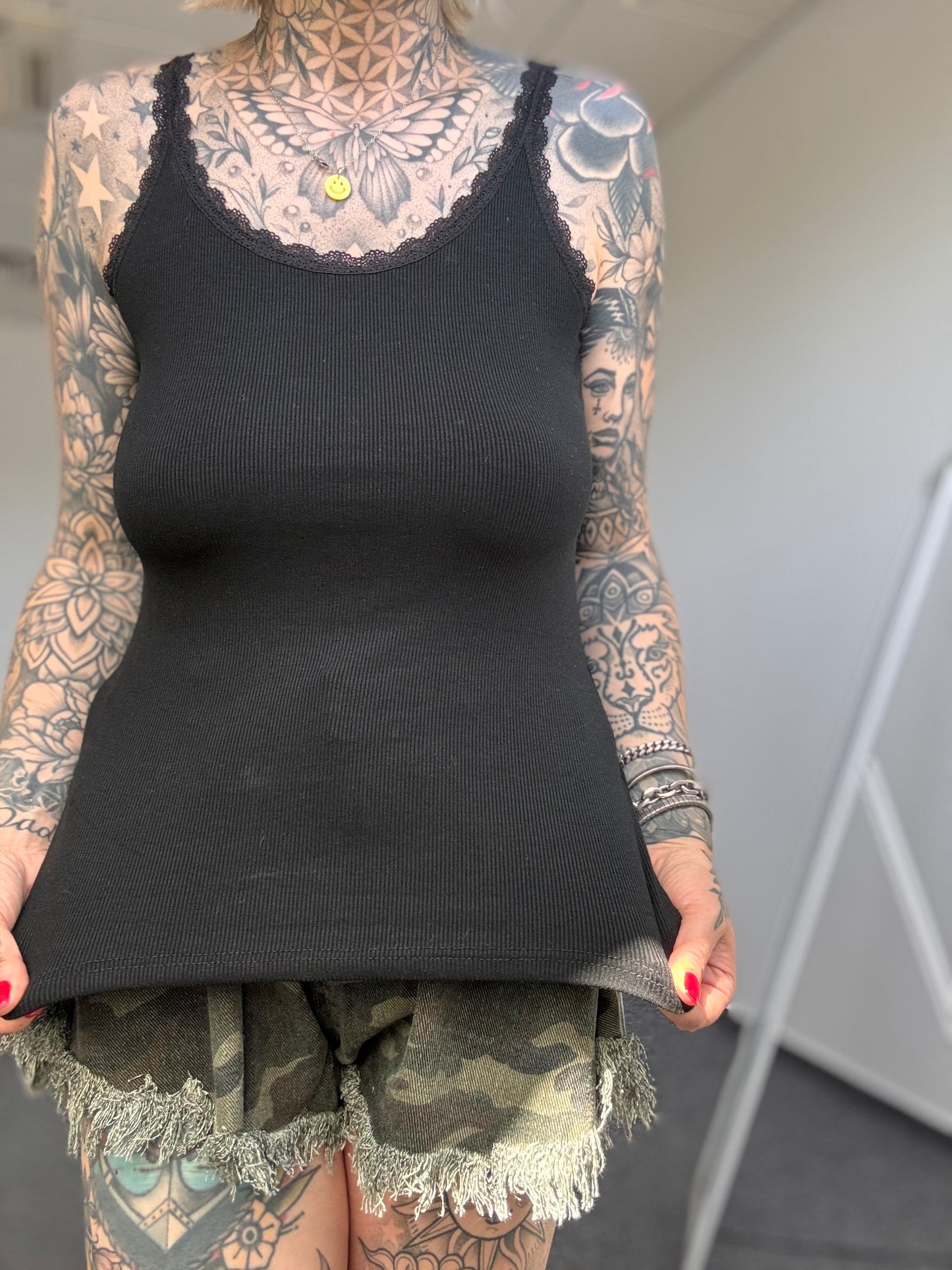 Top Rundhals // BLACK BASIC