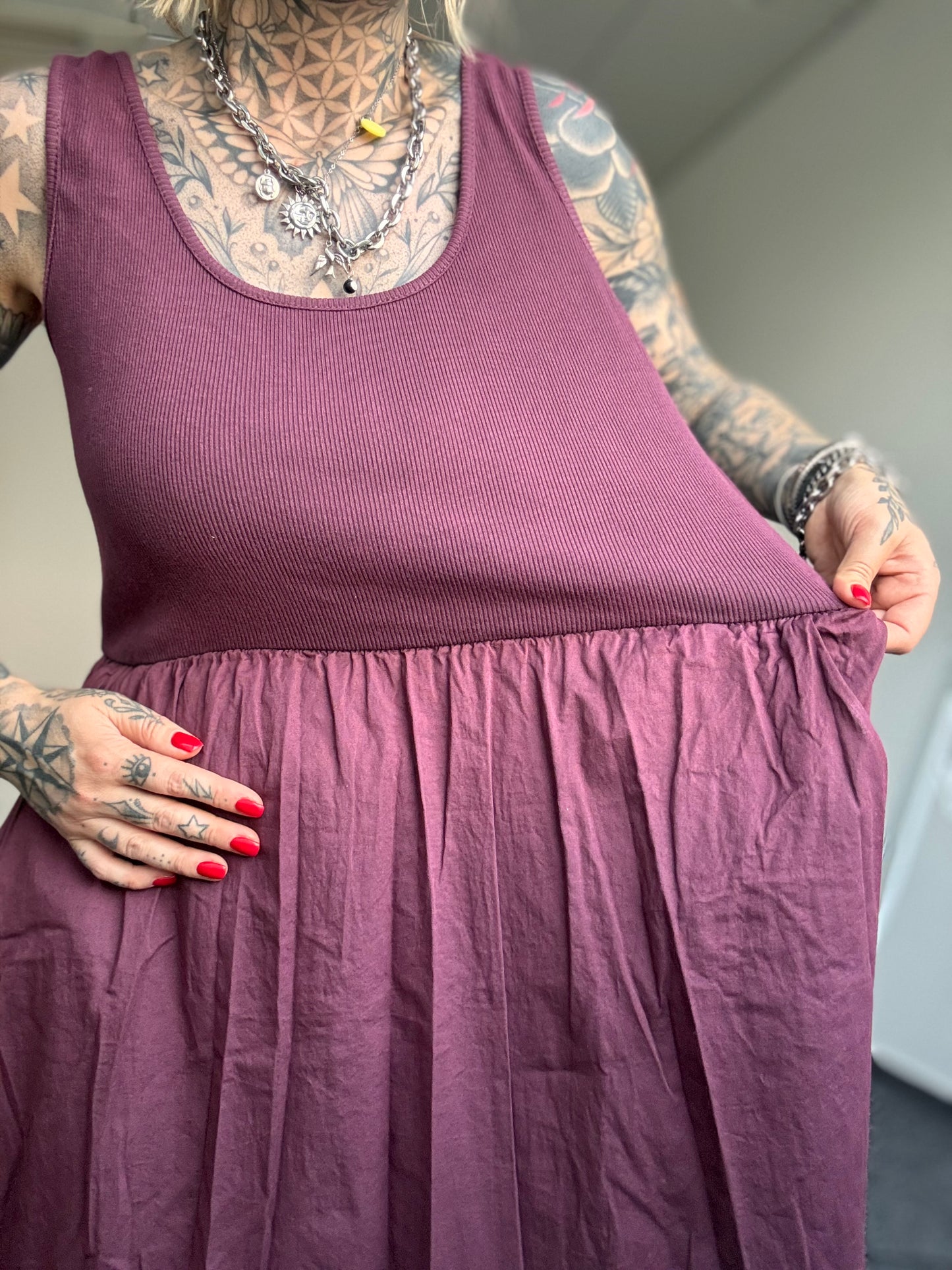 Kleid // LADY IN BORDEAUX