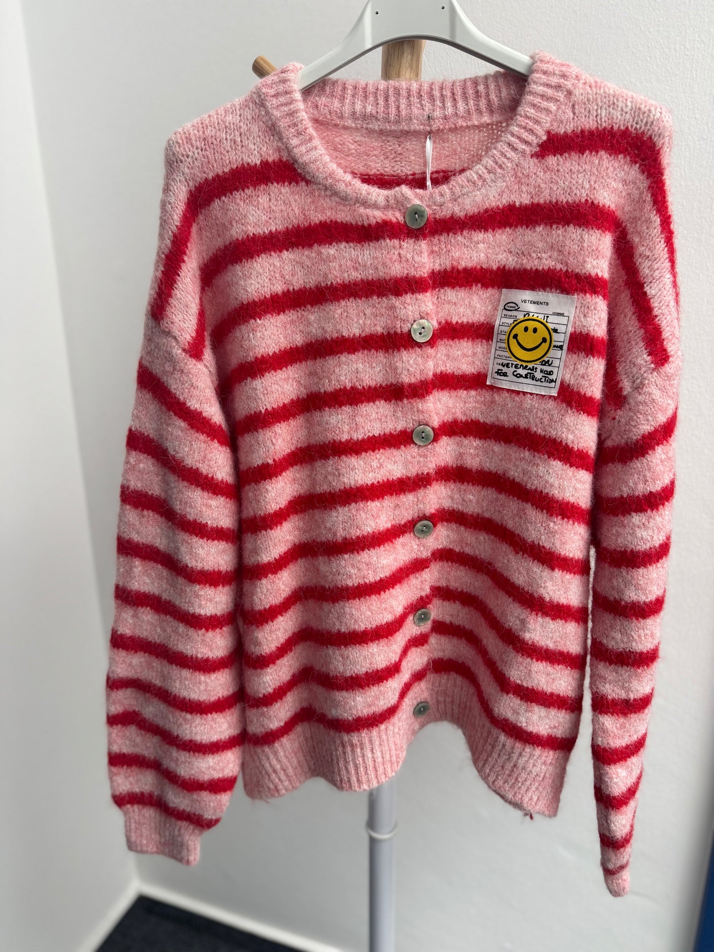 Strickjacke // SMILEY ROT