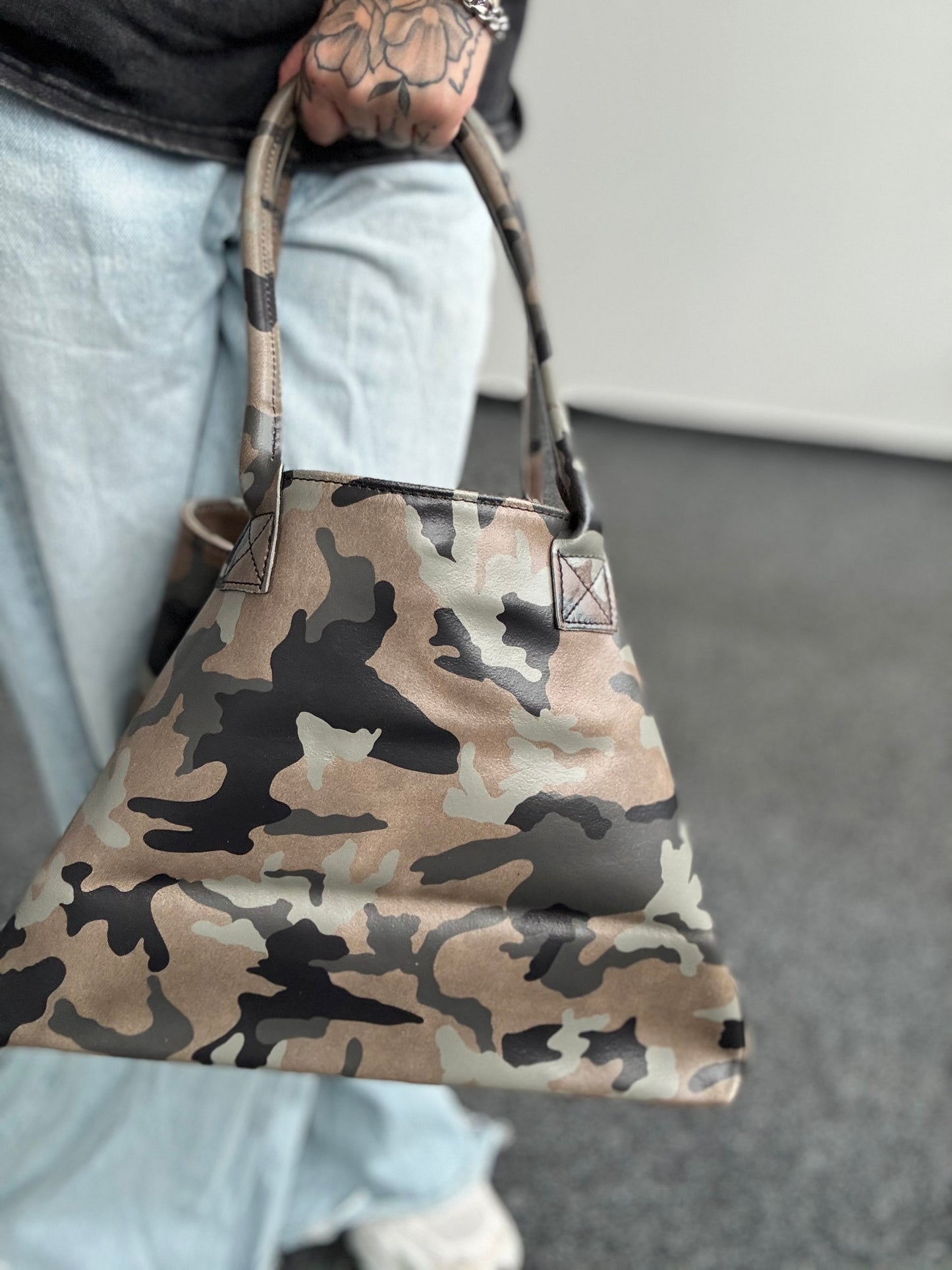 Shopper // CAMOUFLAGE