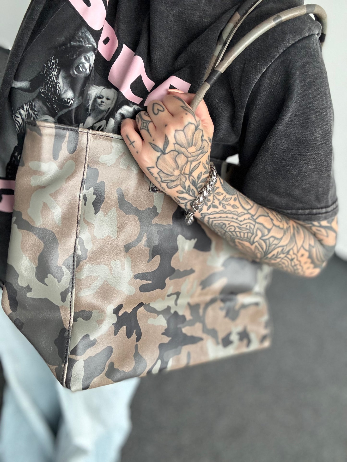 Shopper // CAMOUFLAGE