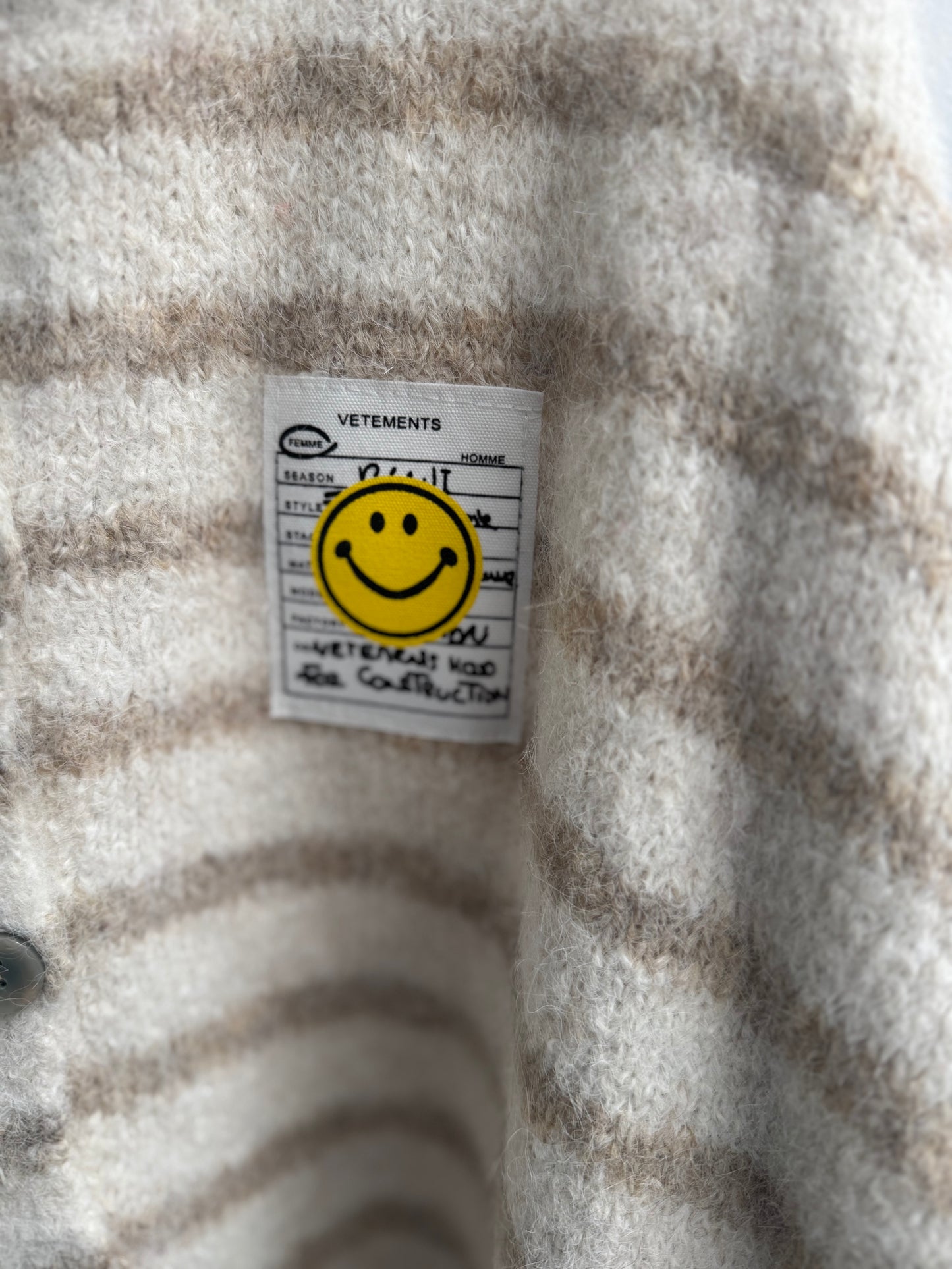 Strickjacke // SMILEY BEIGE