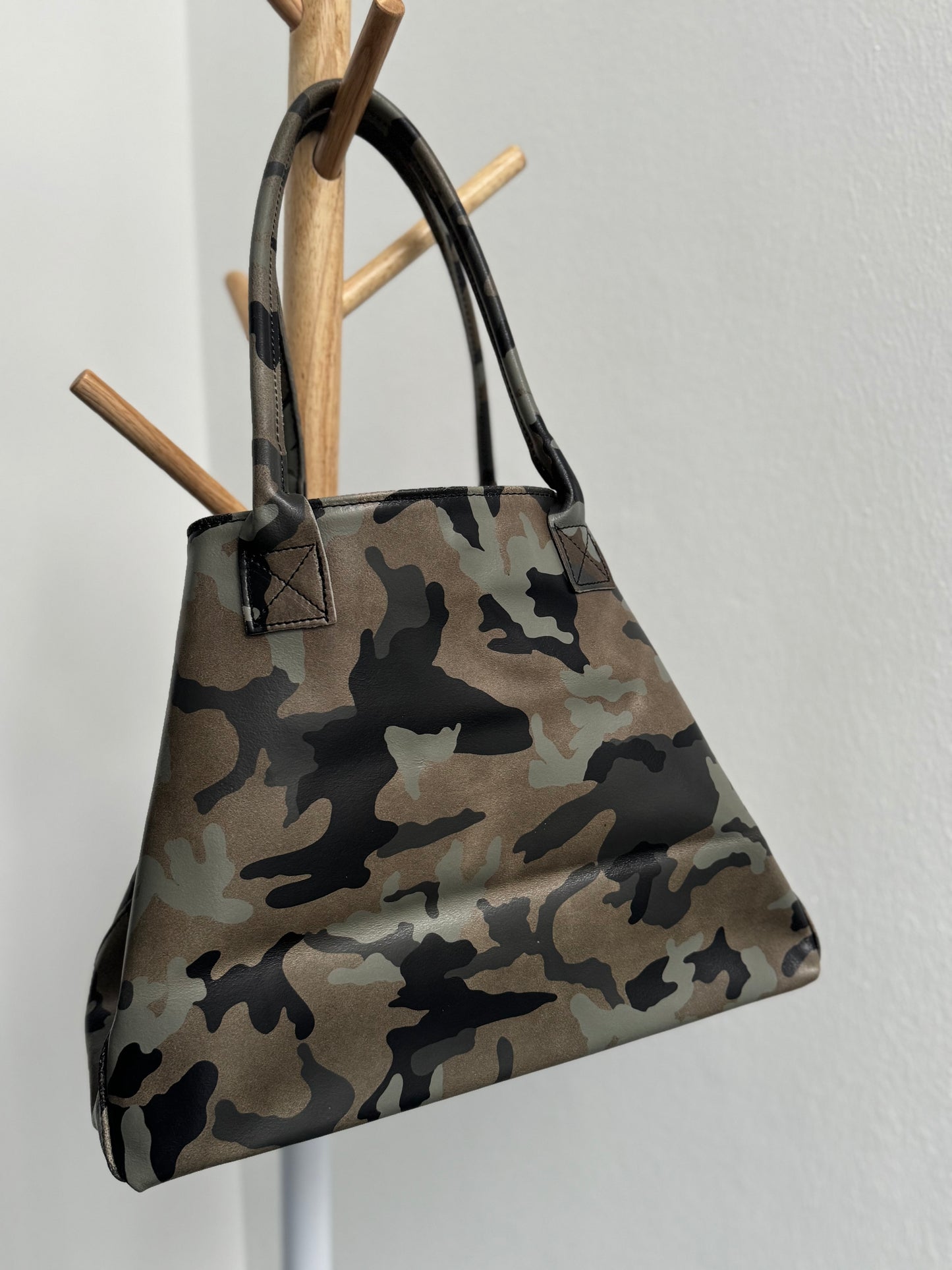 Shopper // CAMOUFLAGE