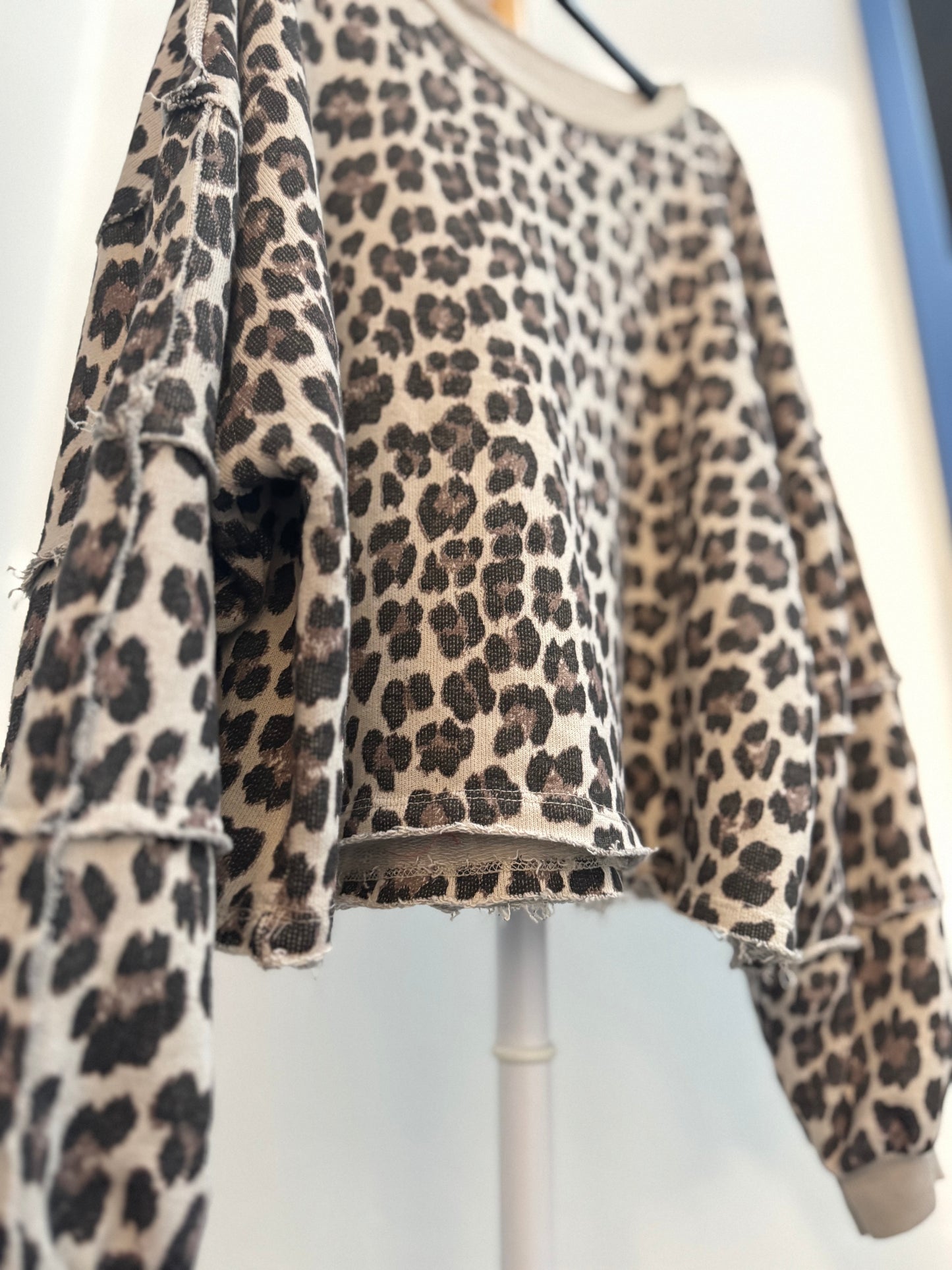 Sweater // BEIGE LEO