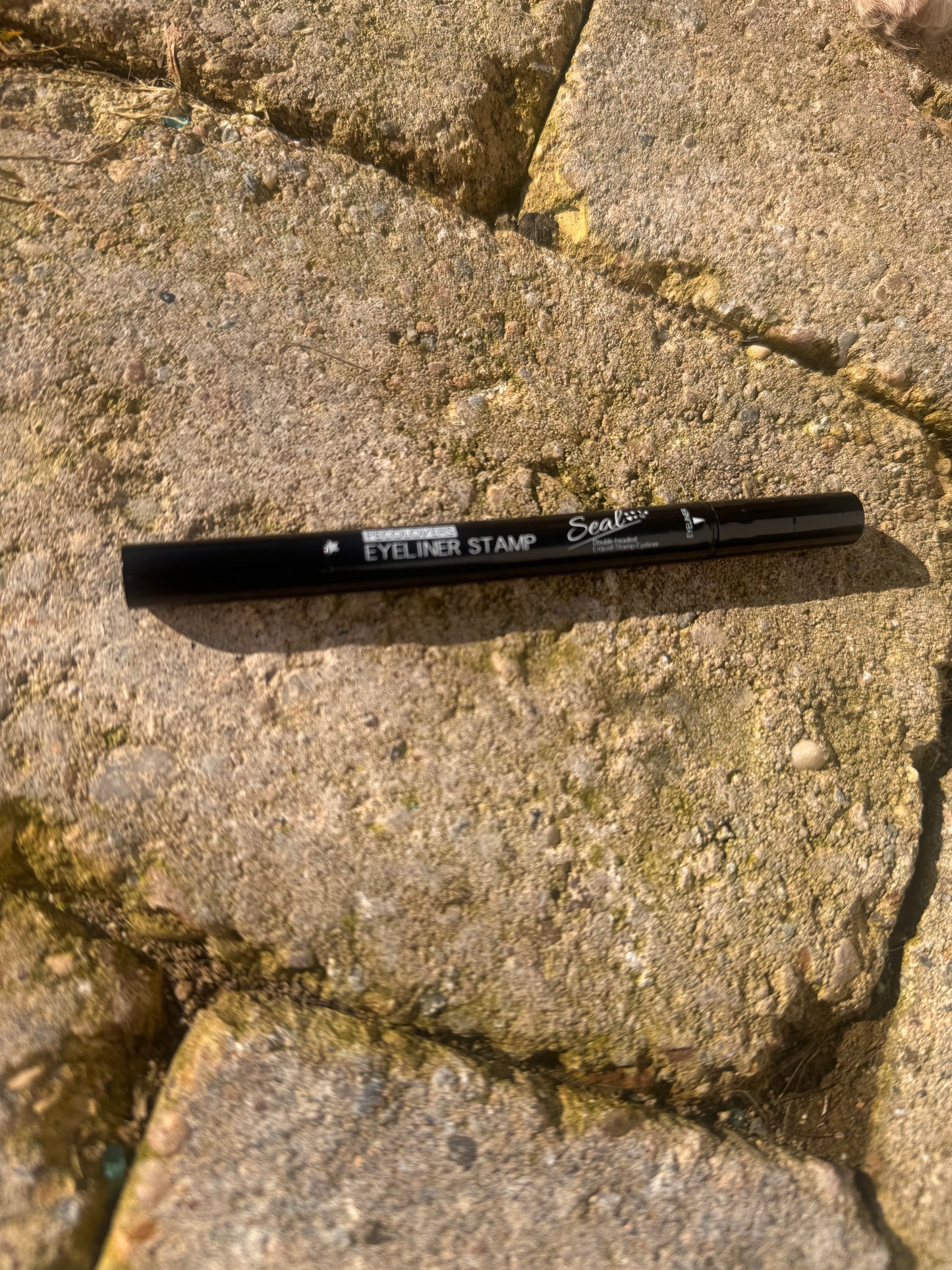 2in1 Eyeliner Stamp // STERN