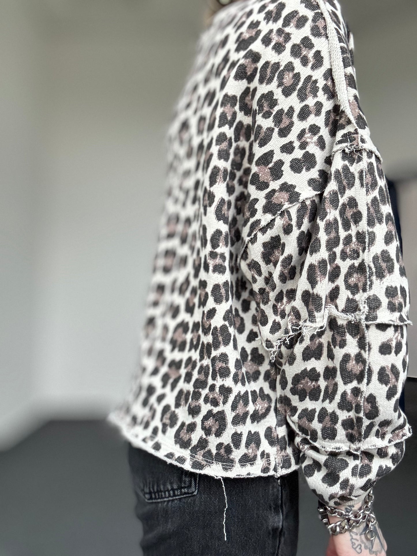 Sweater // BEIGE LEO