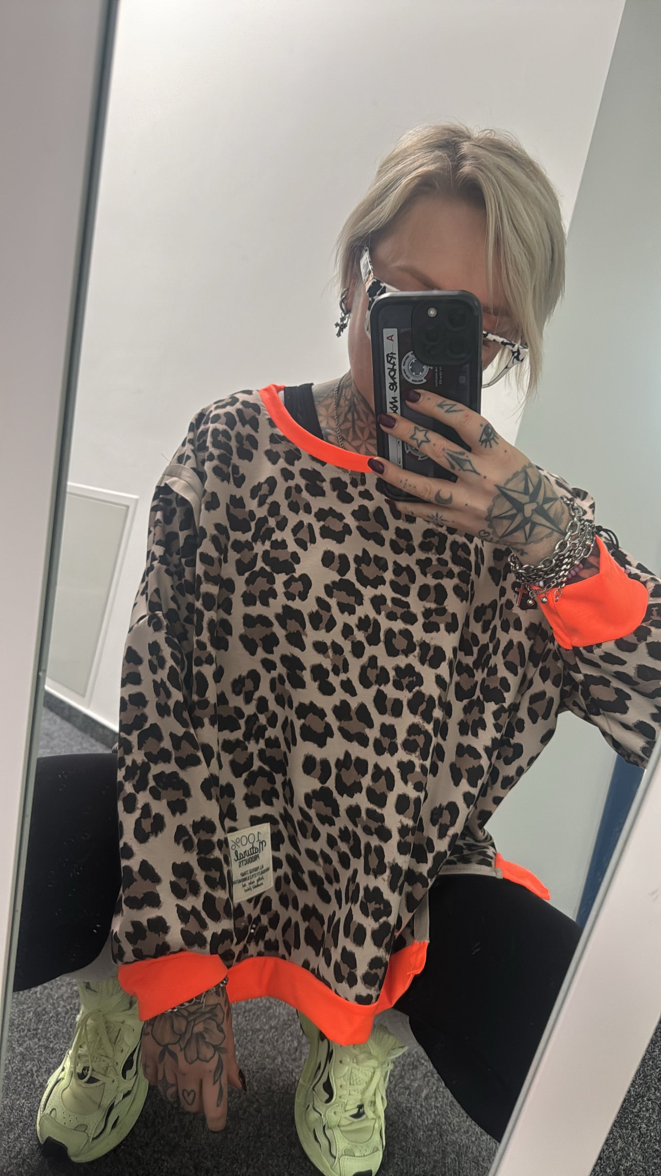 Sweater // GIRLS WHO LOVE LEO