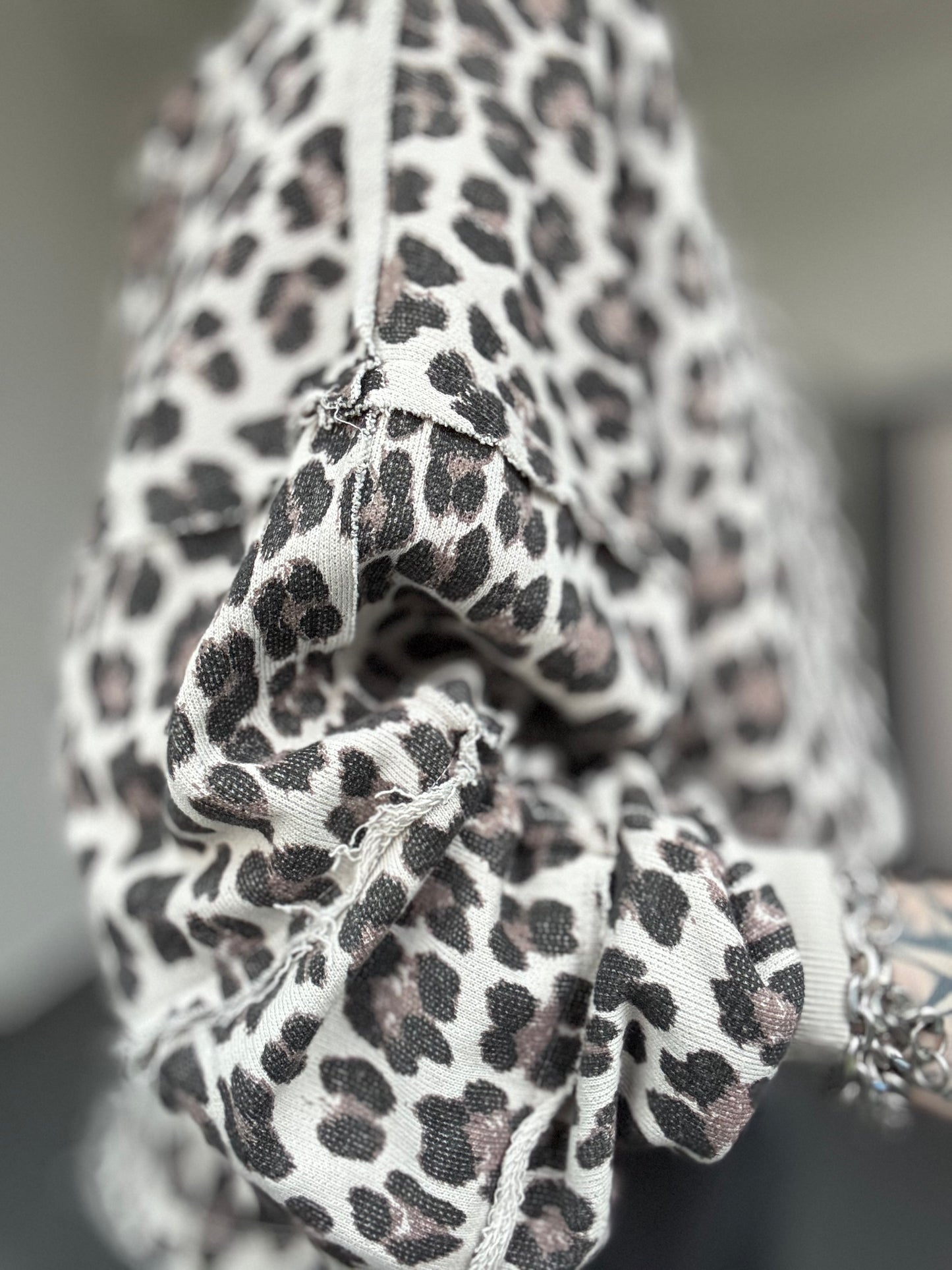 Sweater // BEIGE LEO