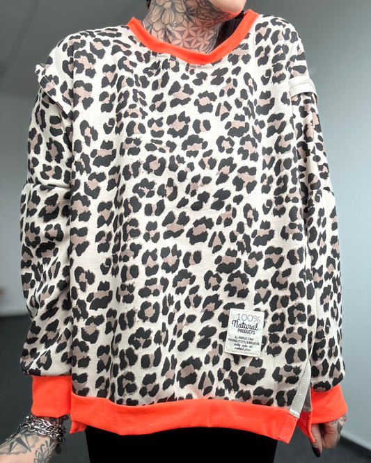 Sweater // GIRLS WHO LOVE LEO