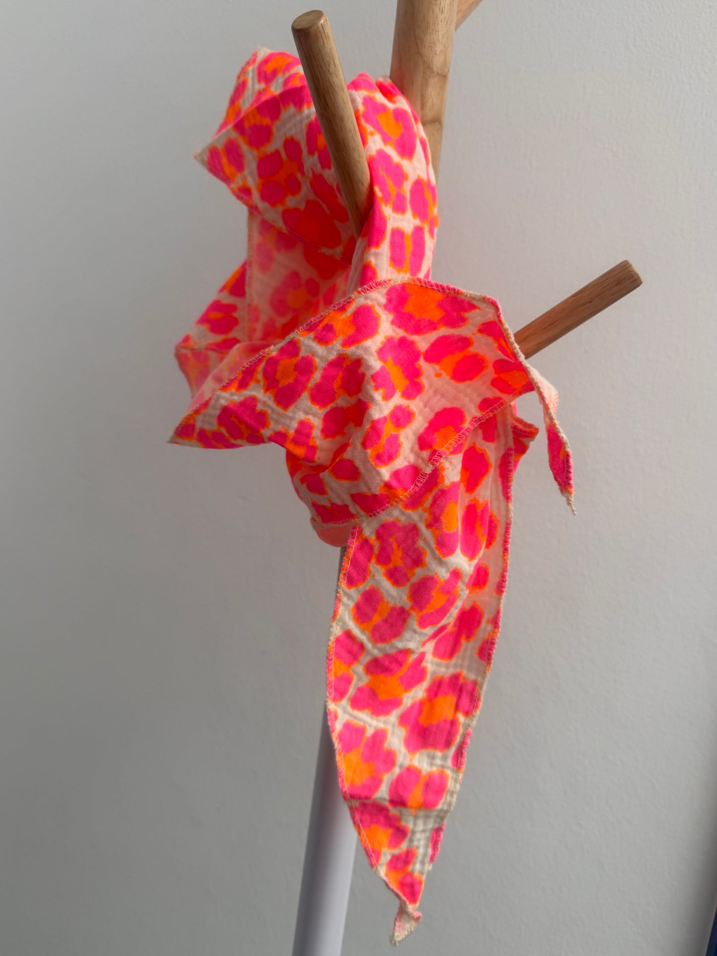 Dreieckstuch // LEO NEON PINK