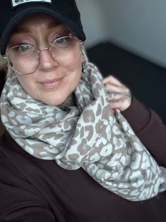Schal // COZY LEO BEIGE