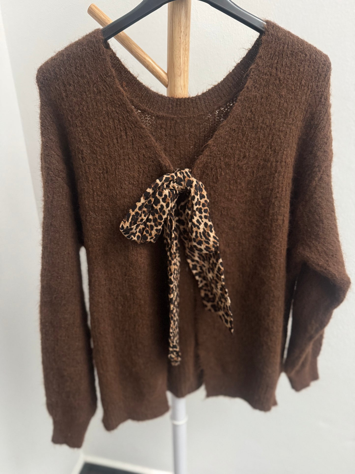 Pulli // LEO BOW BACK & FRONT