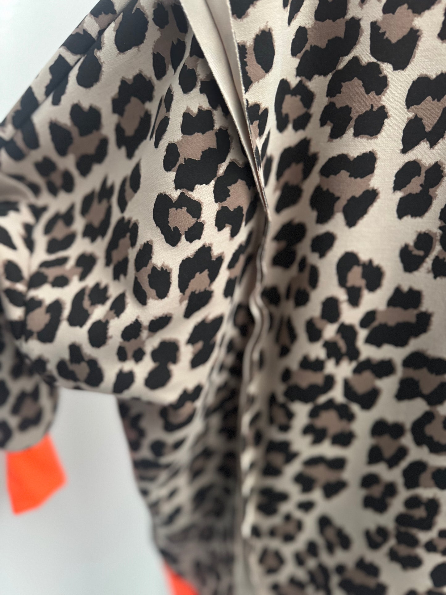 Sweater // GIRLS WHO LOVE LEO