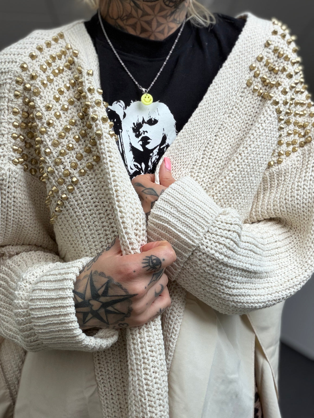 Oversize Strickjacke // Nieten