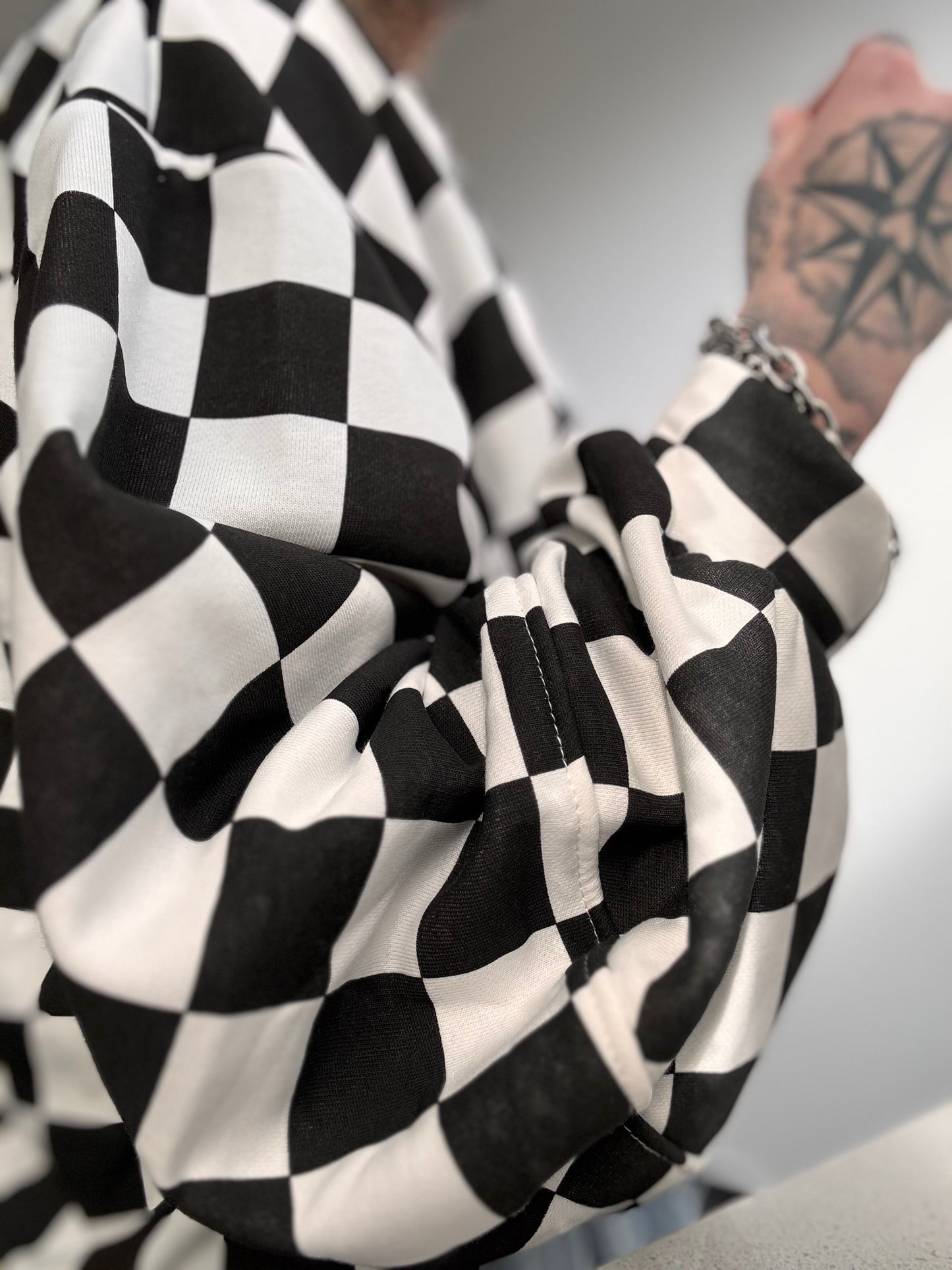 SWEATER // SCHACHBRETT SCHWARZ WEISS