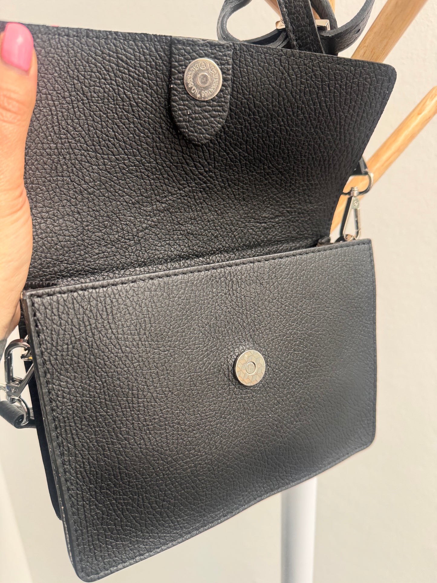 Small Crossbody // SCHWARZ