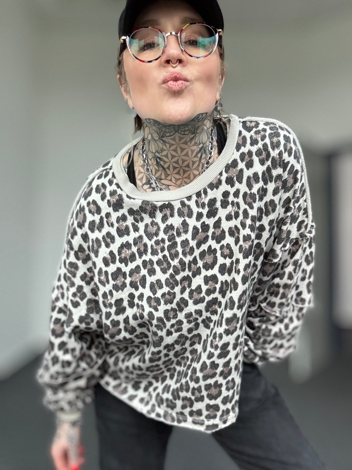 Sweater // BEIGE LEO