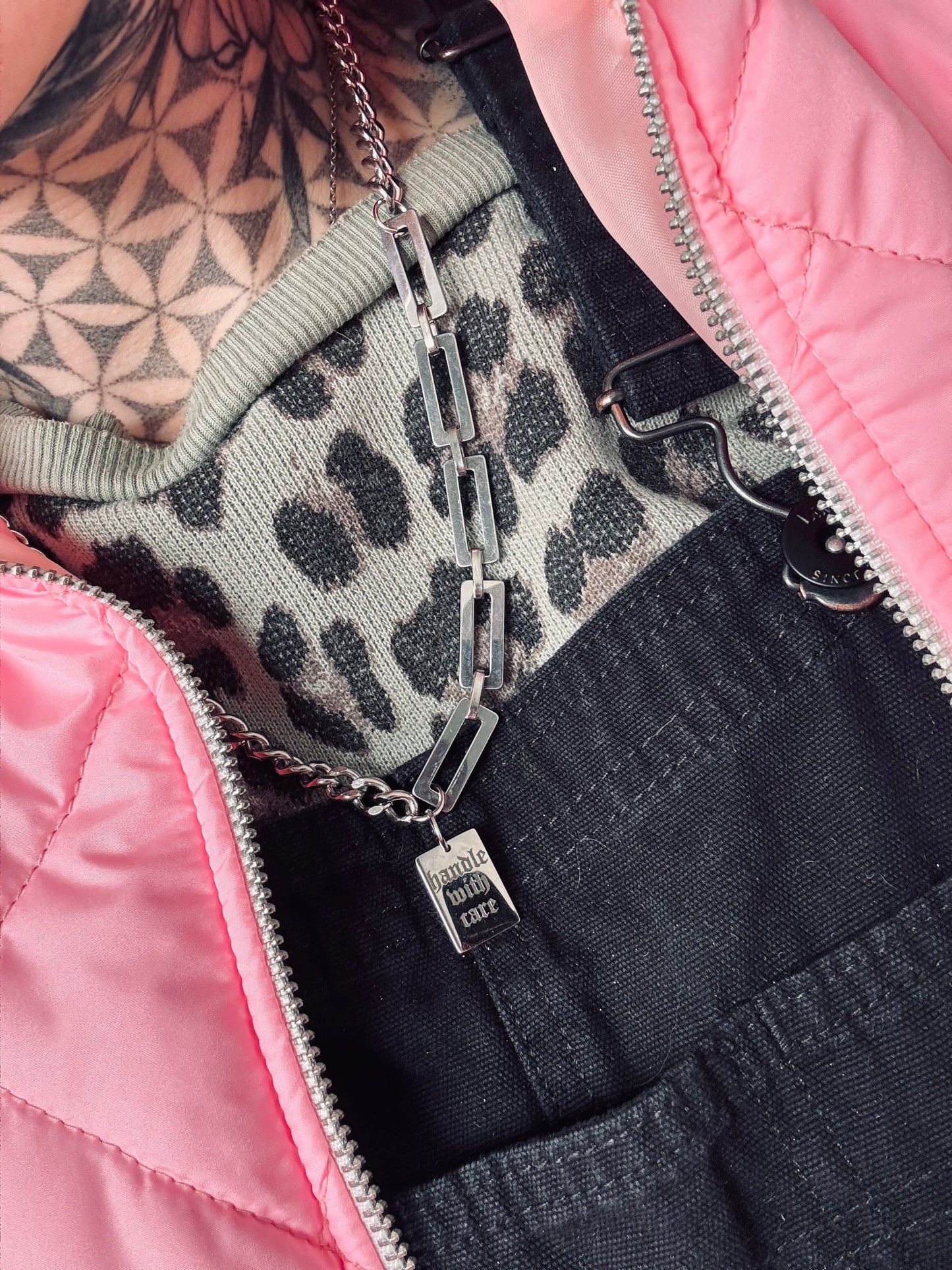 Kette // HANDLE WITH CARE