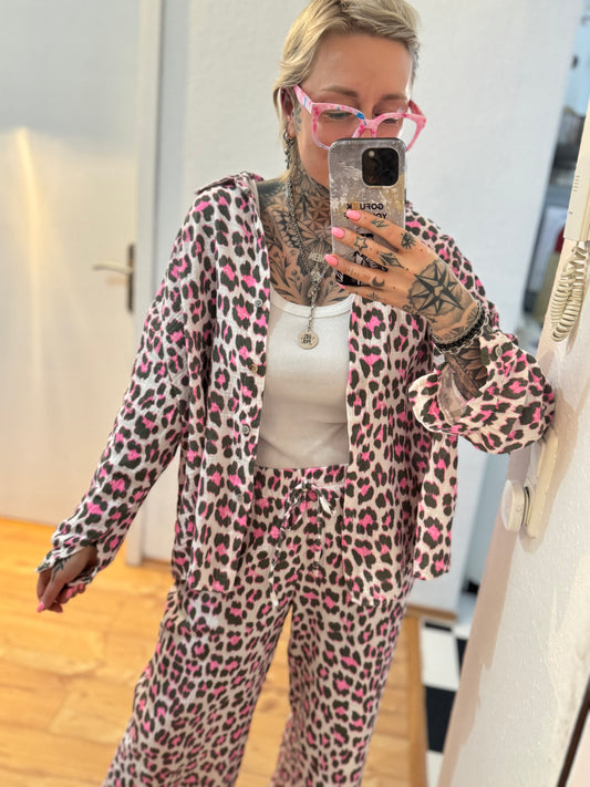 Musselin Oversize Bluse // NEON PINK LEO Gr. 34-42