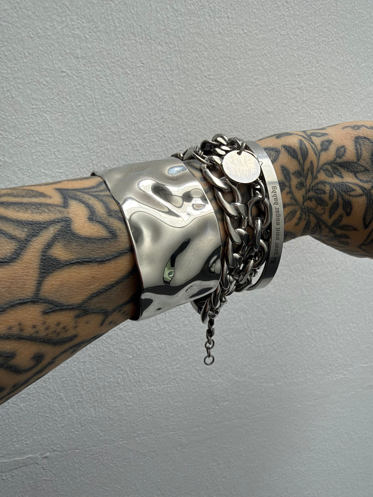 Armreif // HAMMERED