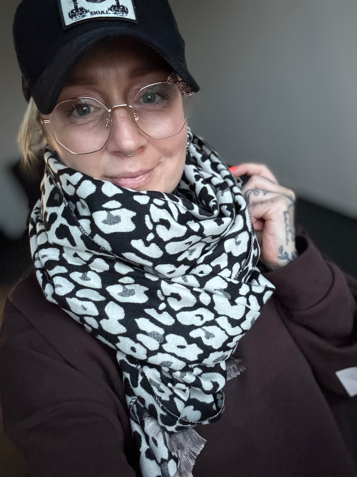 Schal // COZY LEO BLACK