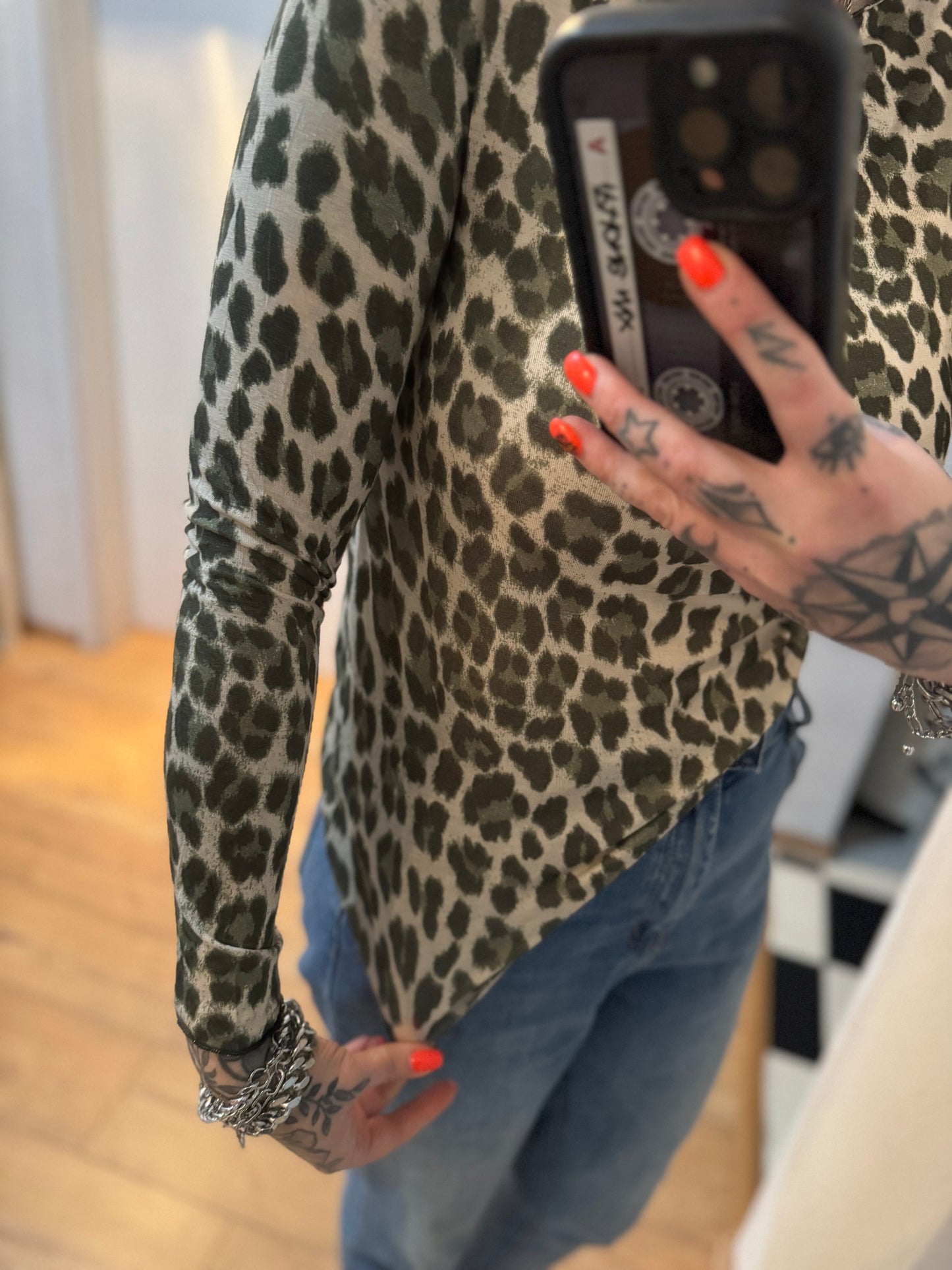 Langarm // LEO KHAKI CASHMERE