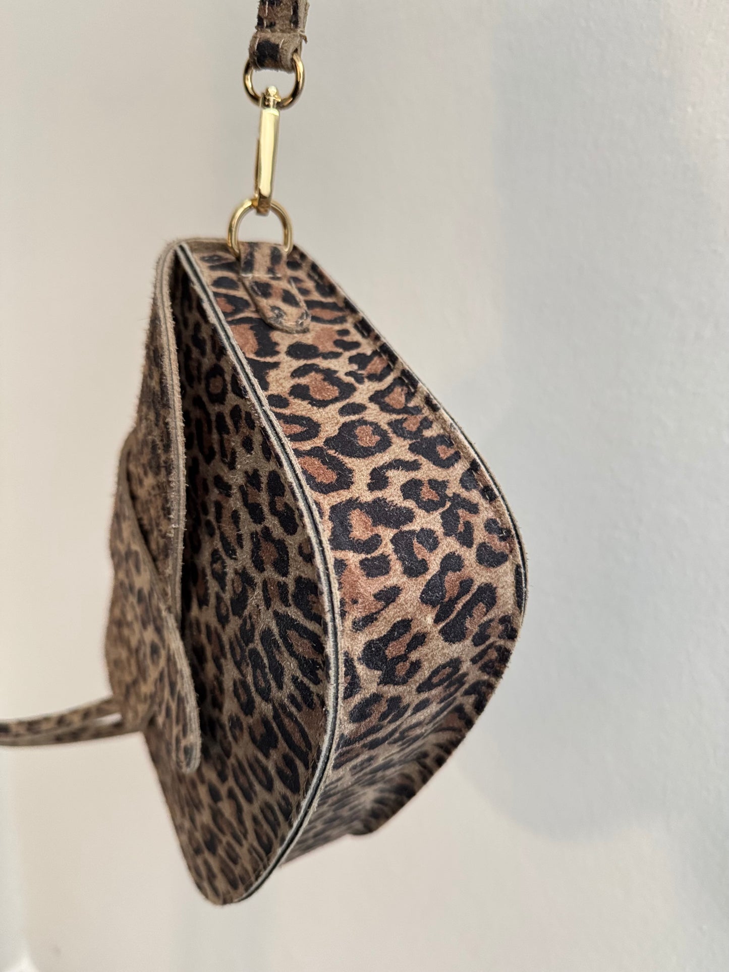 Crossbody Bag // LEOLIEBE VELOURS
