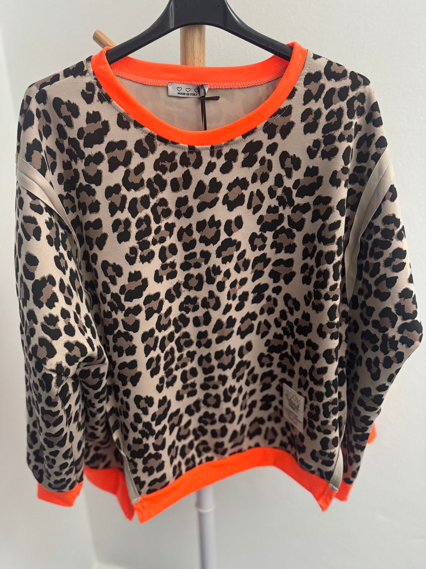 Sweater // GIRLS WHO LOVE LEO