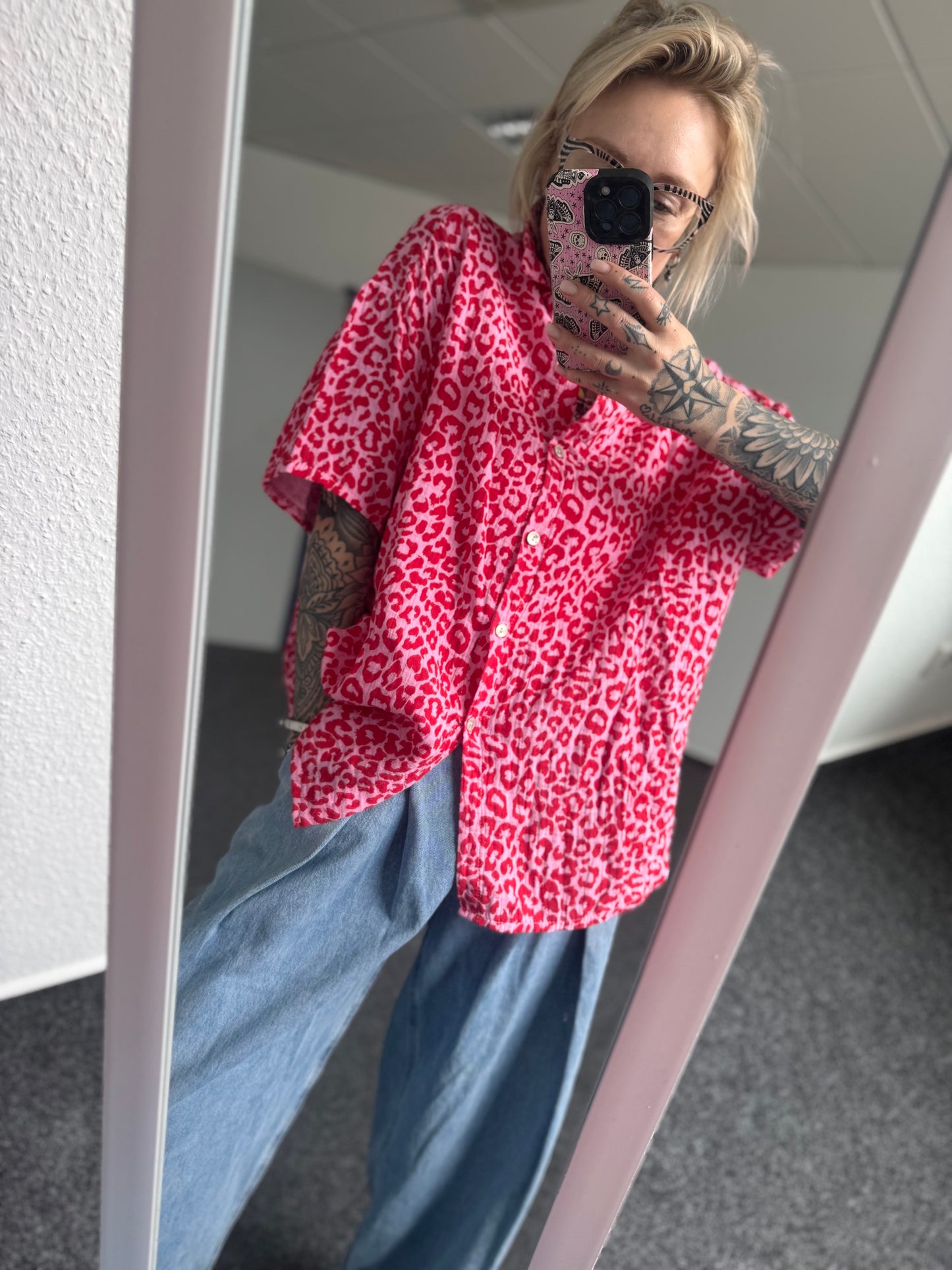 Musselin Oversize Bluse kurzarm //  LEO ROT