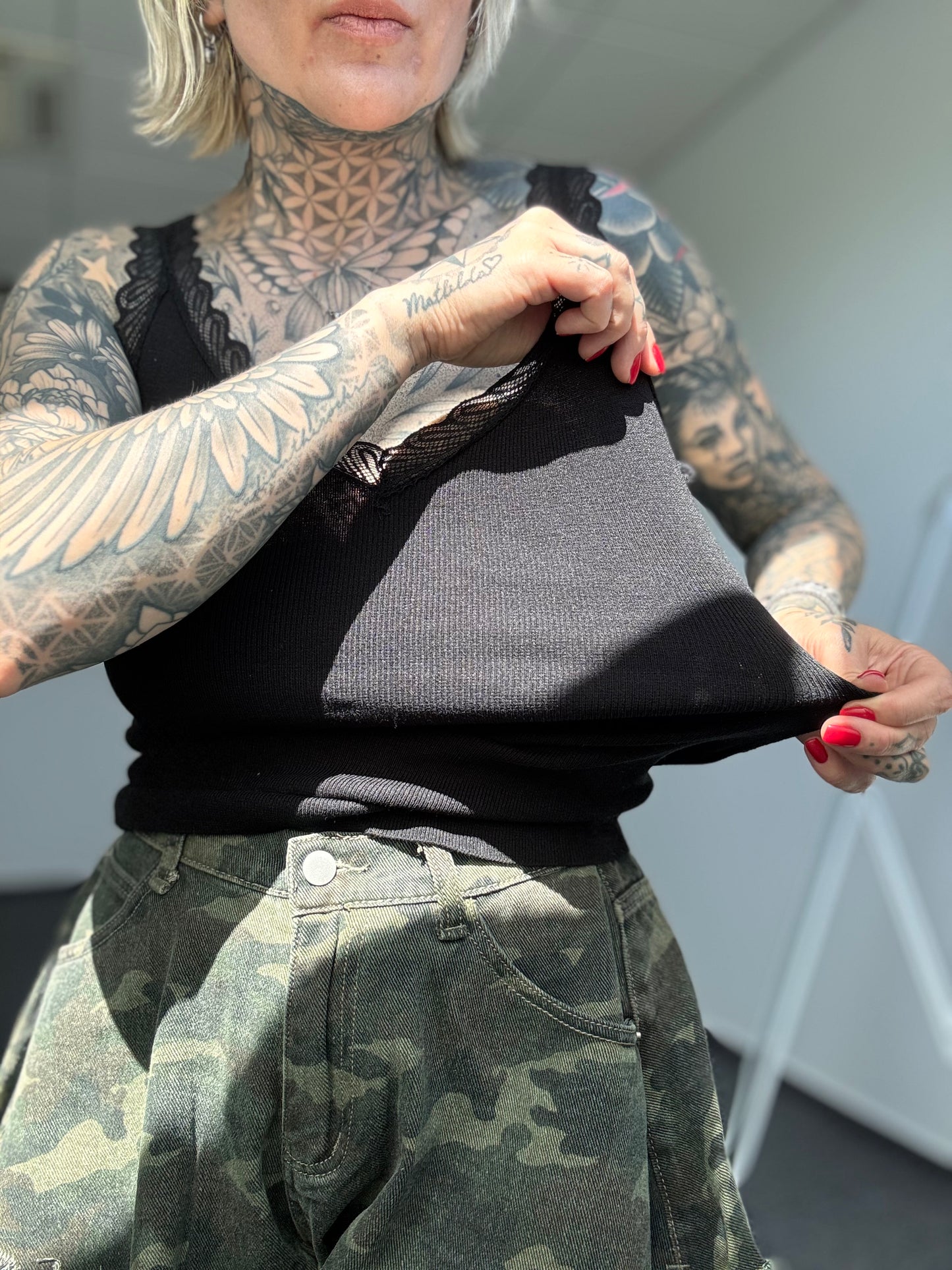 Top V Ausschnitt // BLACK BASIC