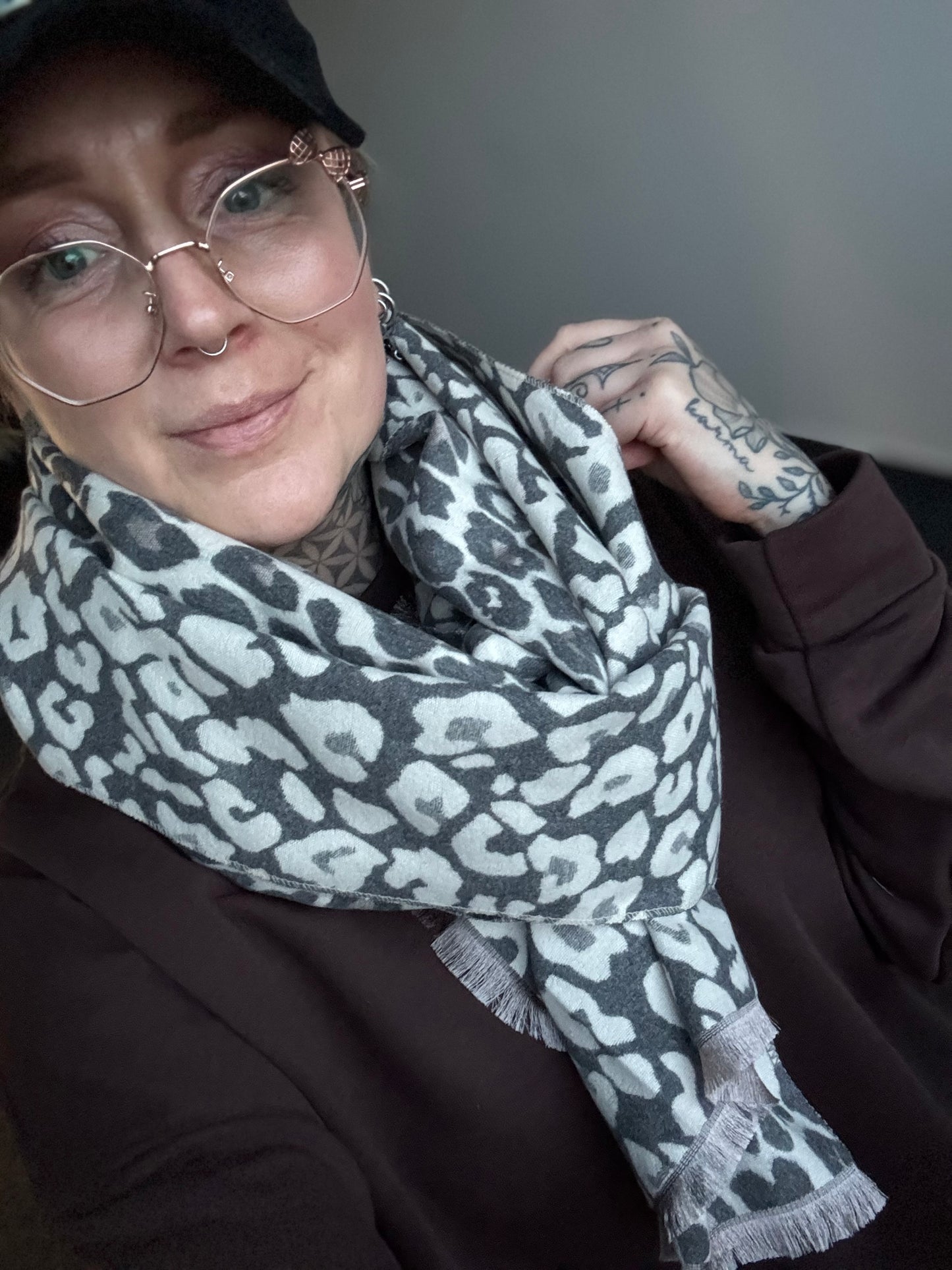 Schal // COZY LEO GREY