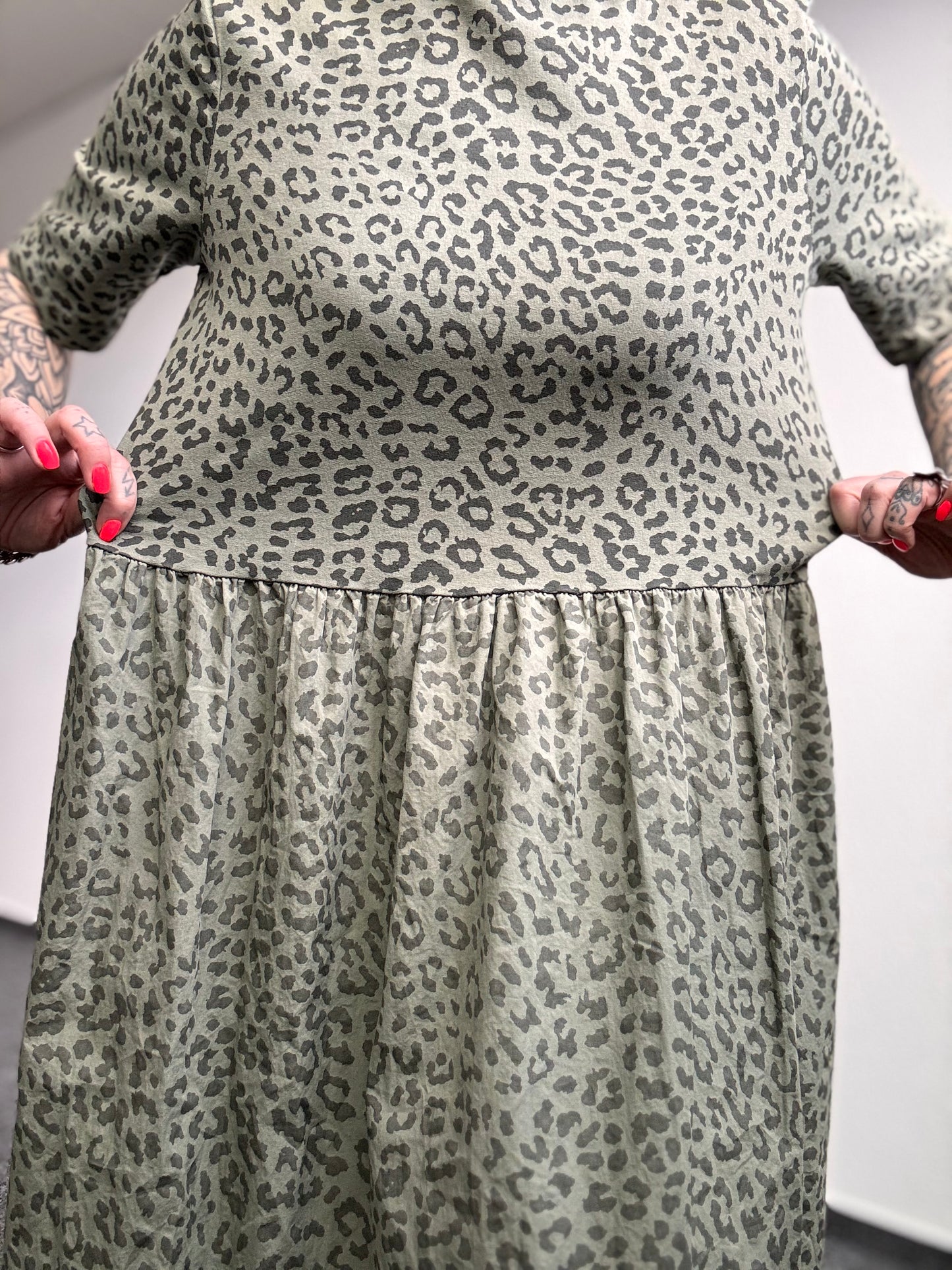 Kleid // LEO KHAKI