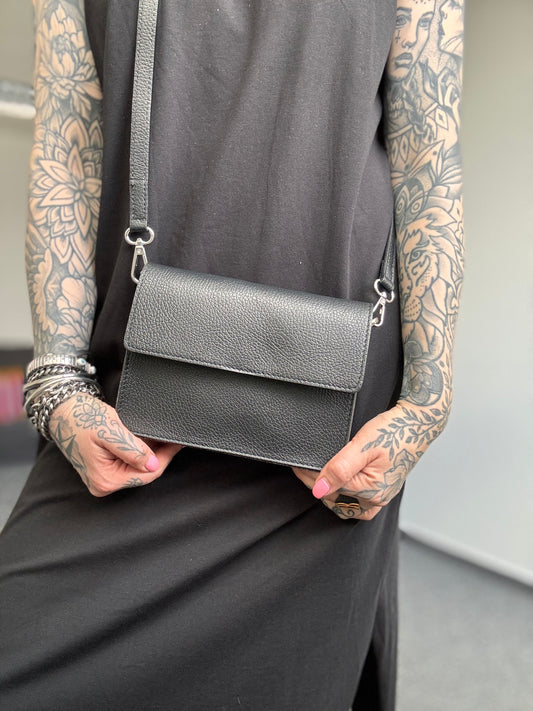 Small Crossbody // SCHWARZ