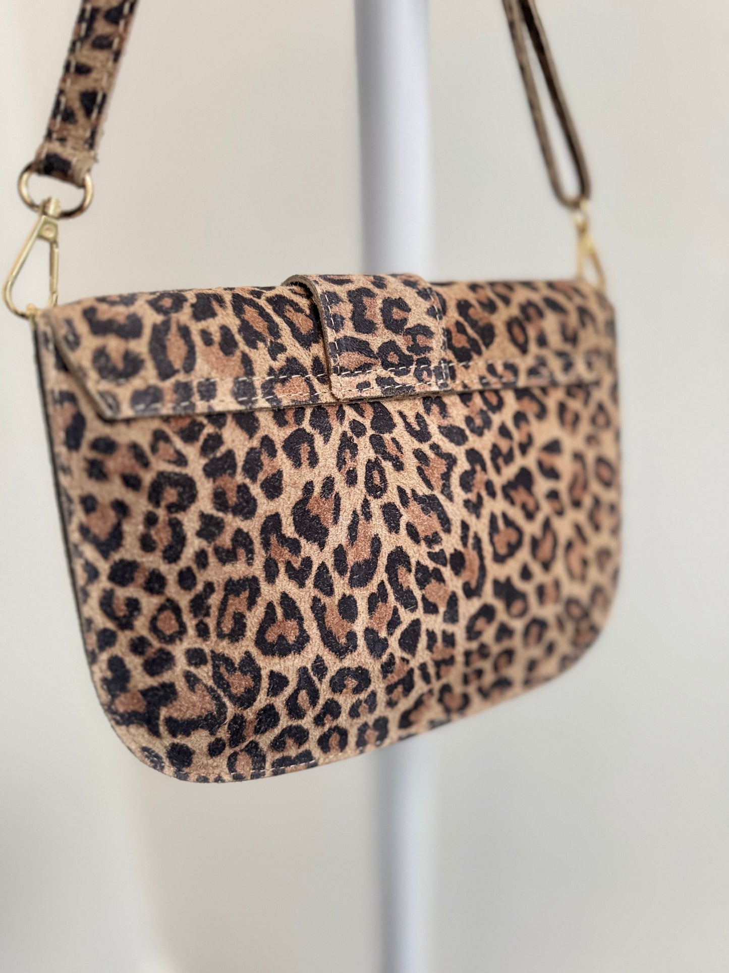 Crossbody Bag // LEOLIEBE VELOURS