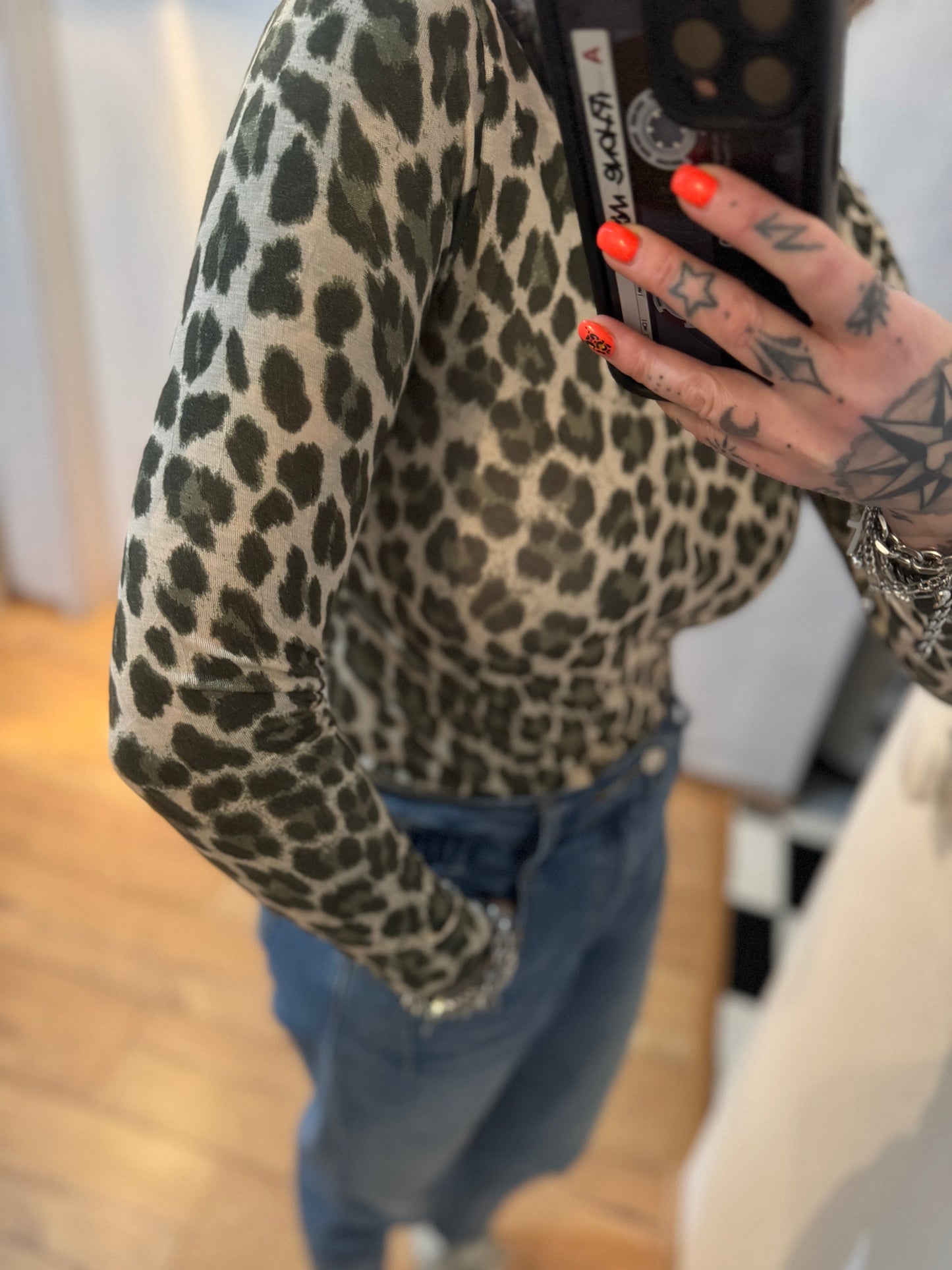 Langarm // LEO KHAKI CASHMERE