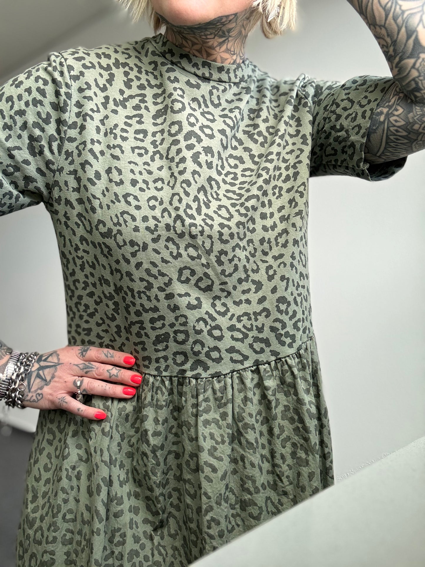Kleid // LEO KHAKI