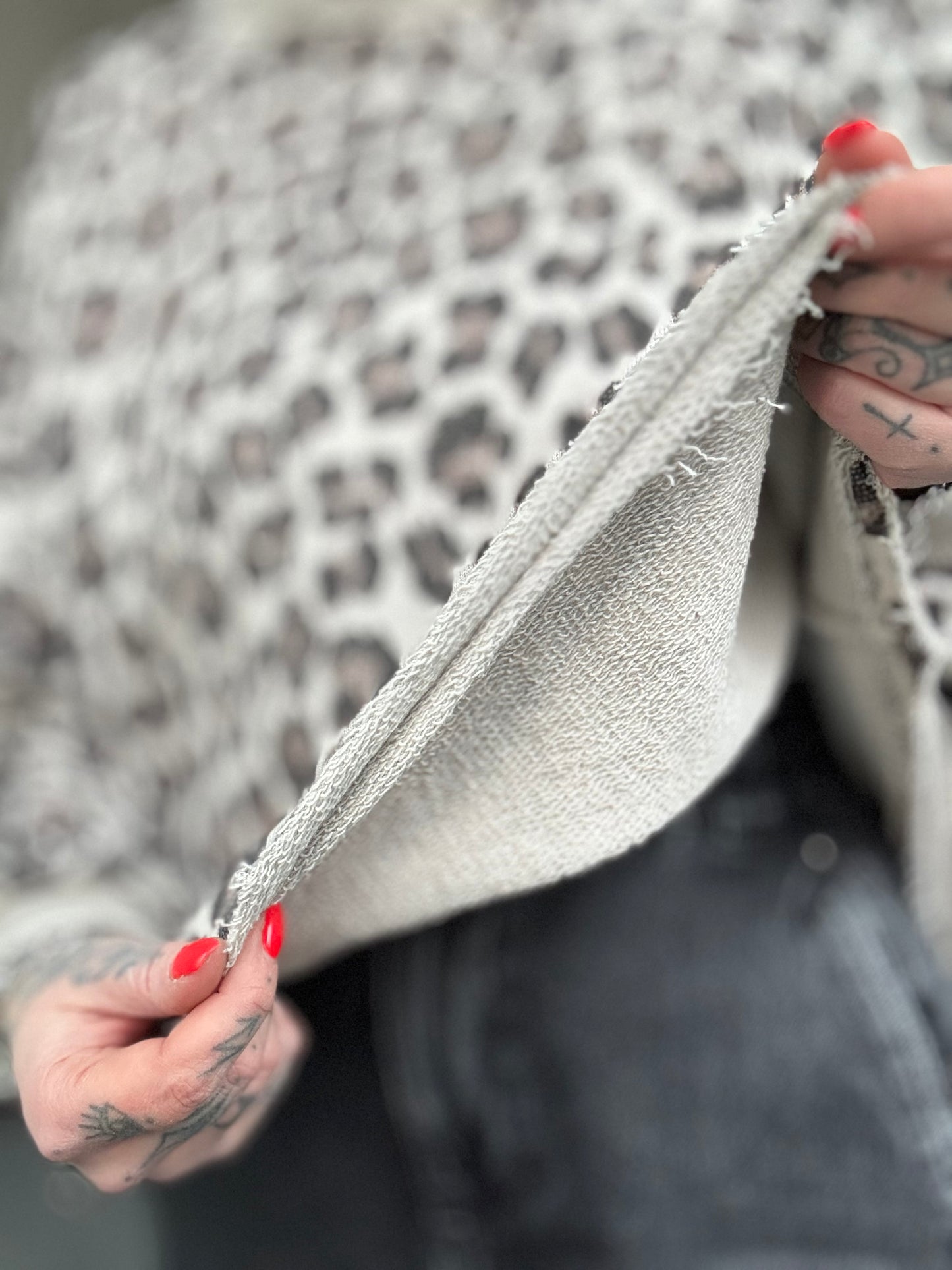 Sweater // BEIGE LEO