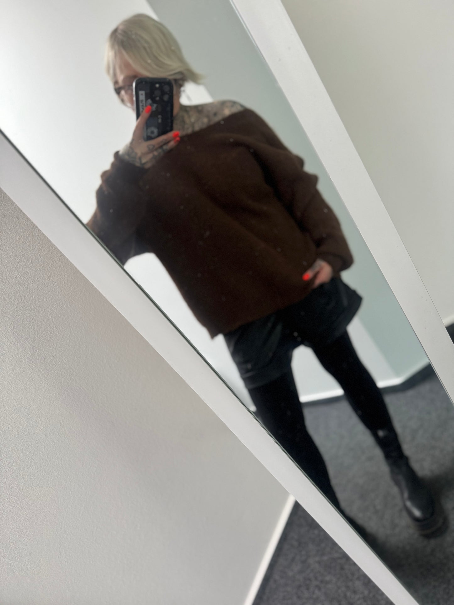 Pulli // LEO BOW BACK & FRONT