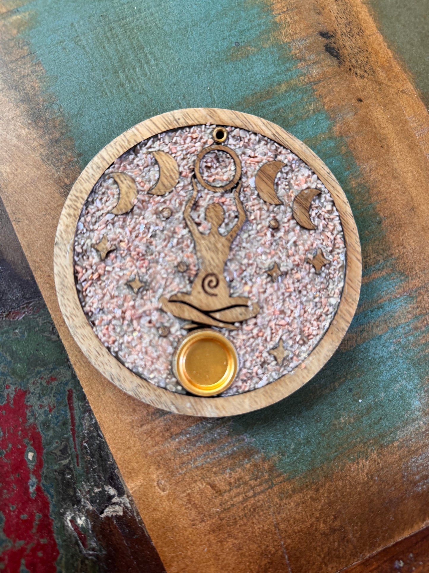 Räucherhalter // MANGOHOLZ ROSA MONDSTEIN WEIBLICHKEIT