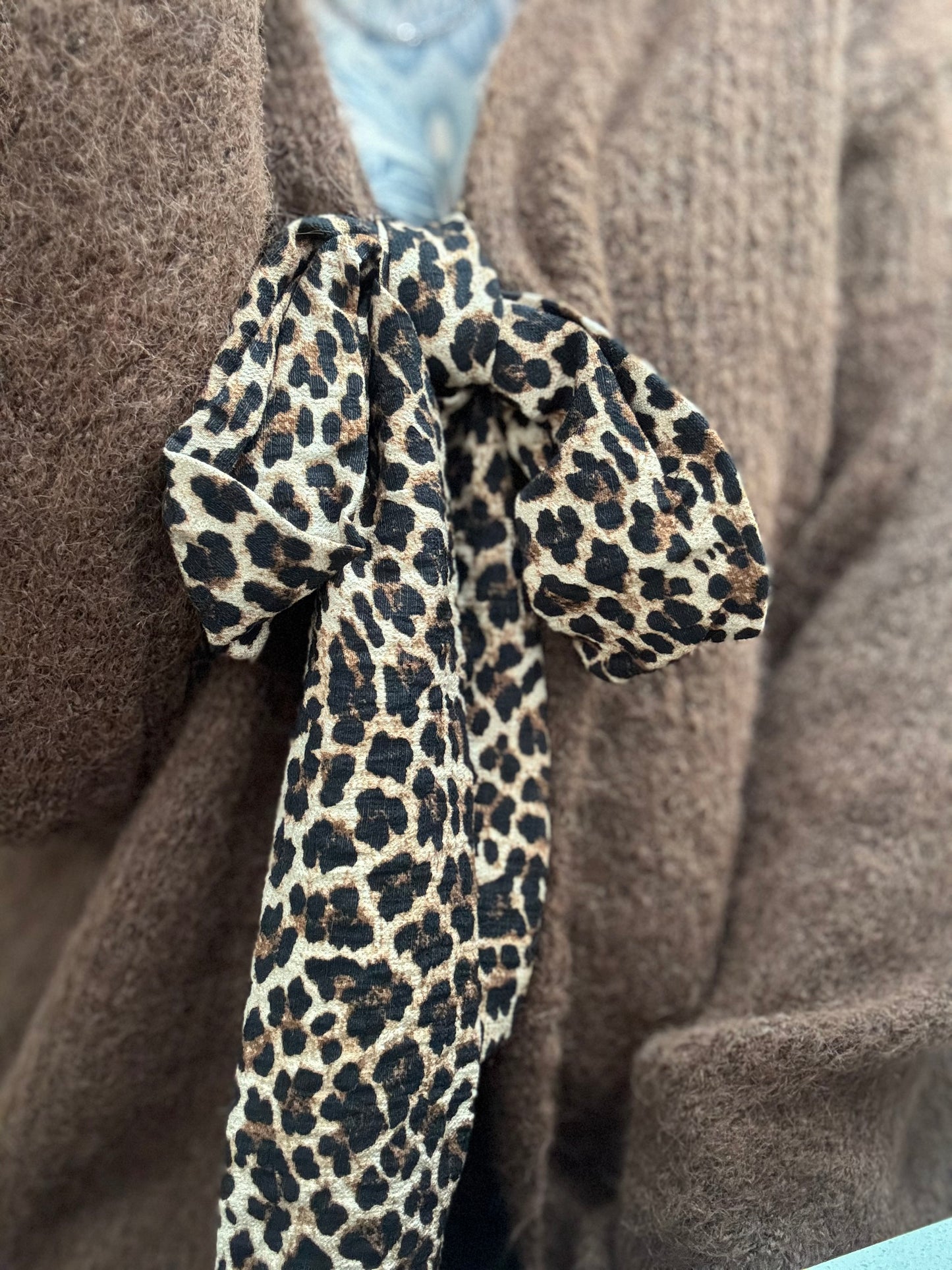 Pulli // LEO BOW BACK & FRONT