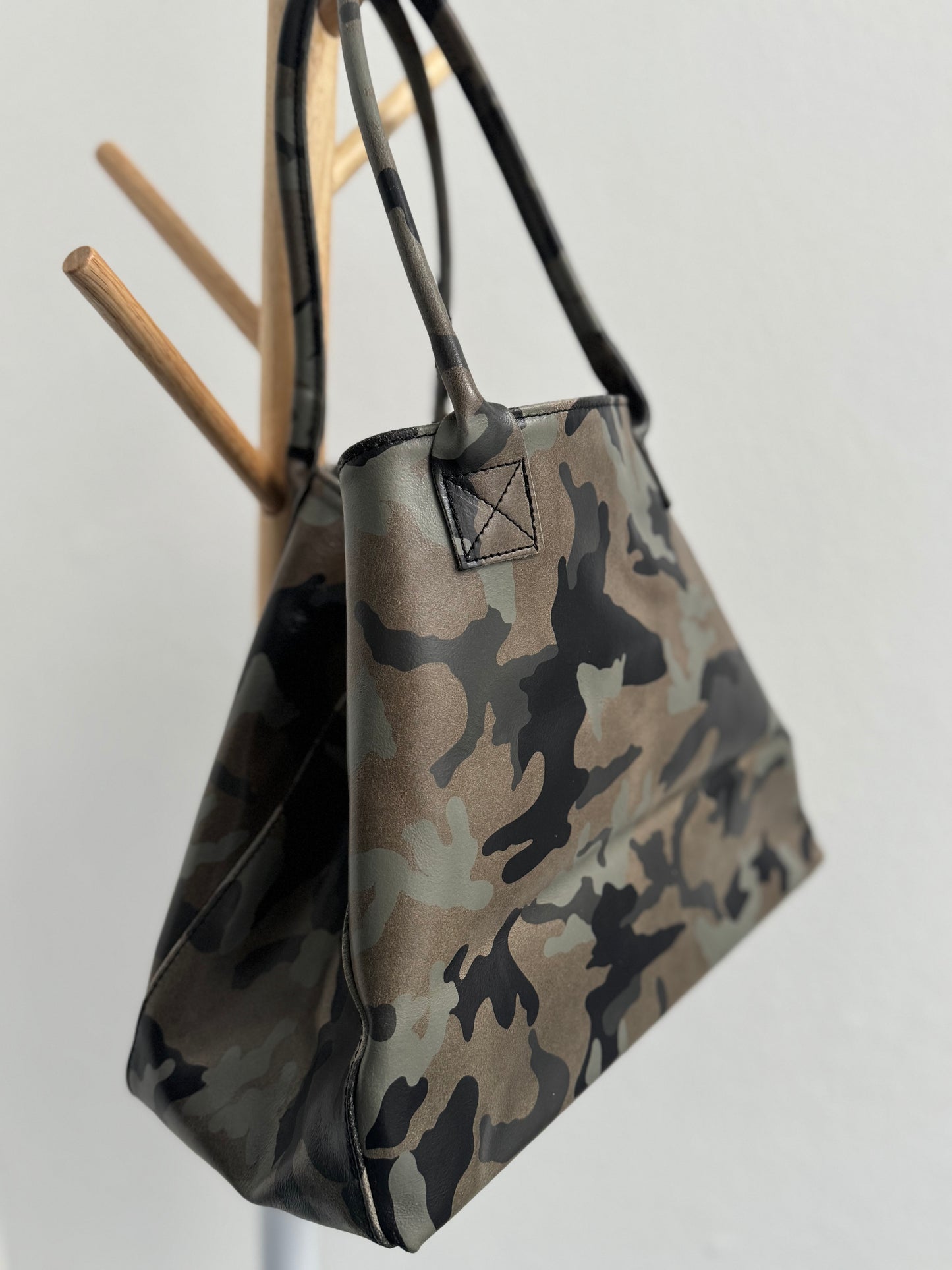 Shopper // CAMOUFLAGE