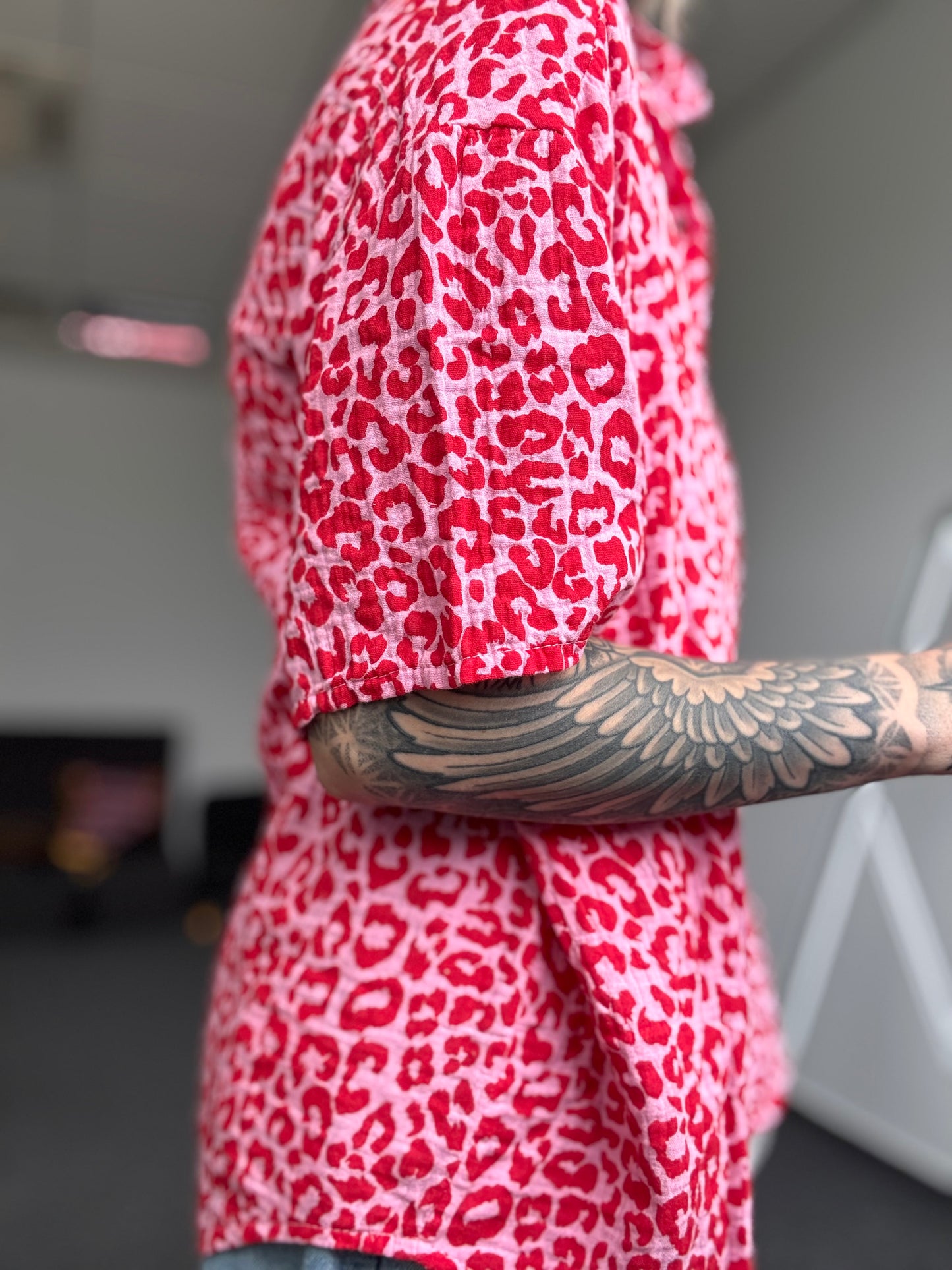 Musselin Oversize Bluse kurzarm //  LEO ROT