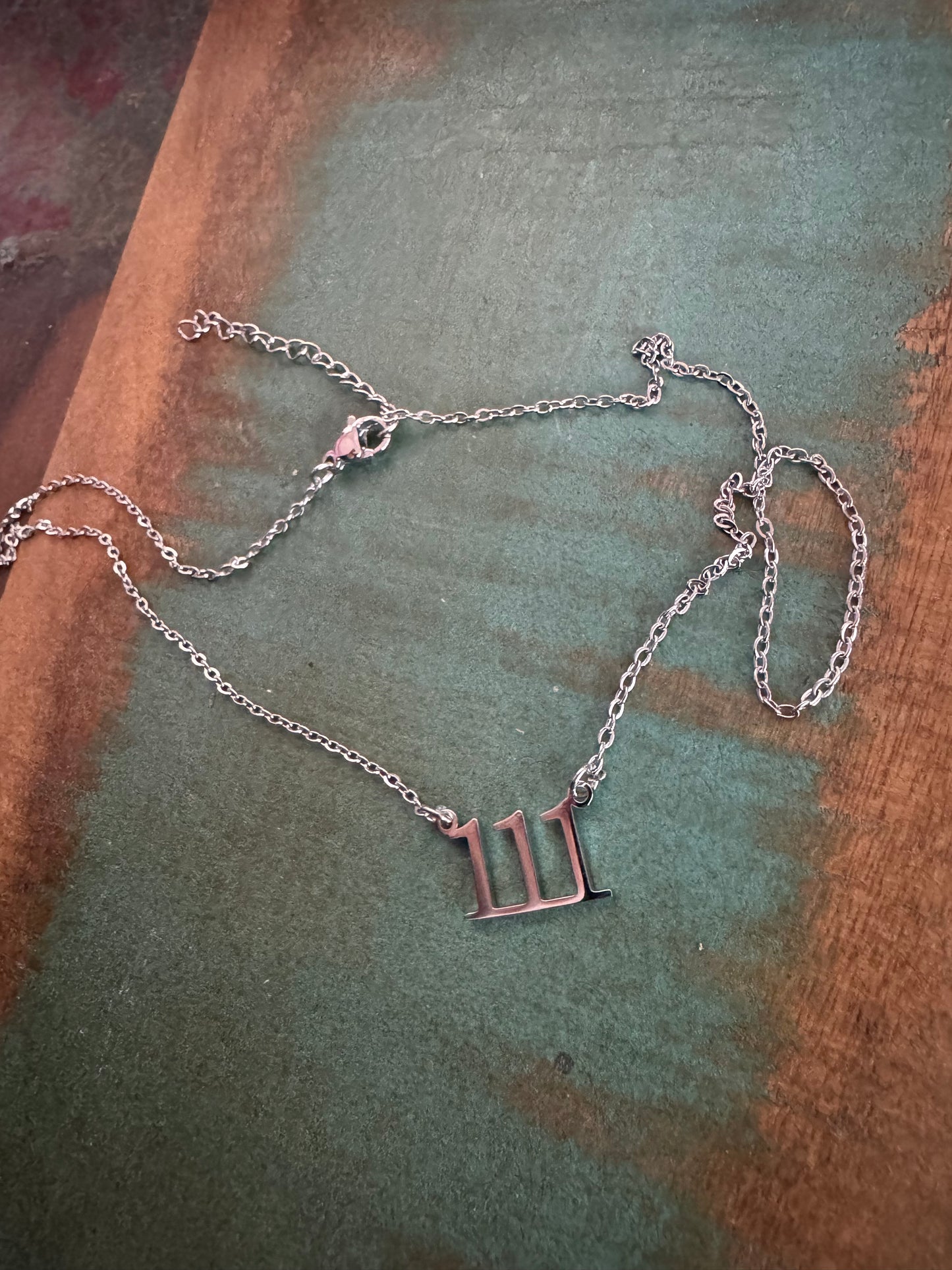 Kette // 111 ENGELSZAHL