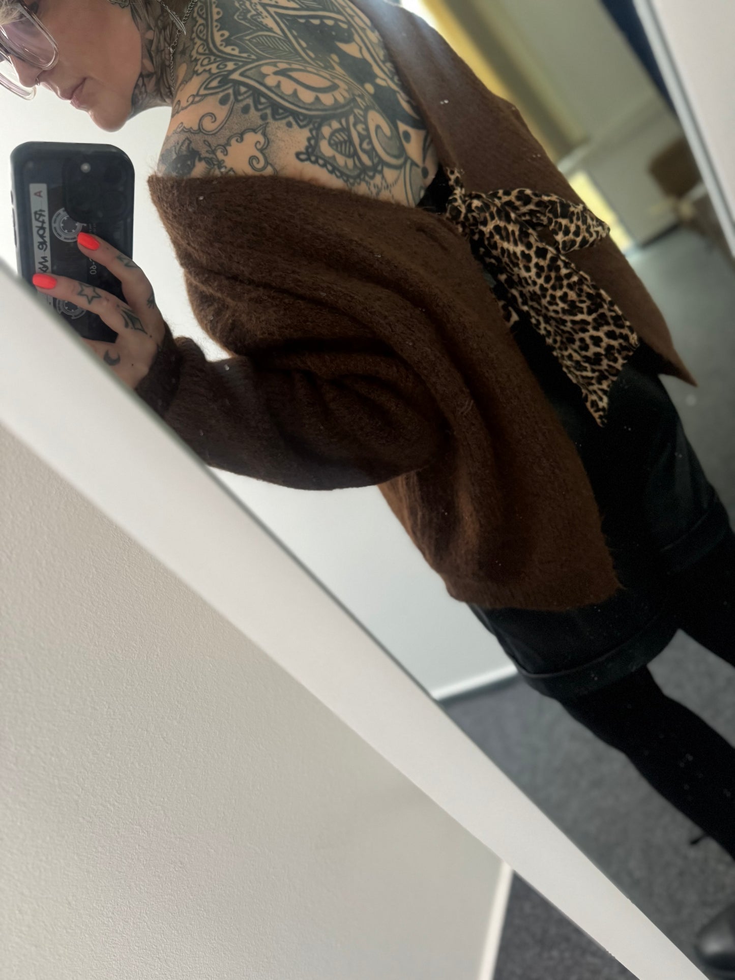 Pulli // LEO BOW BACK & FRONT