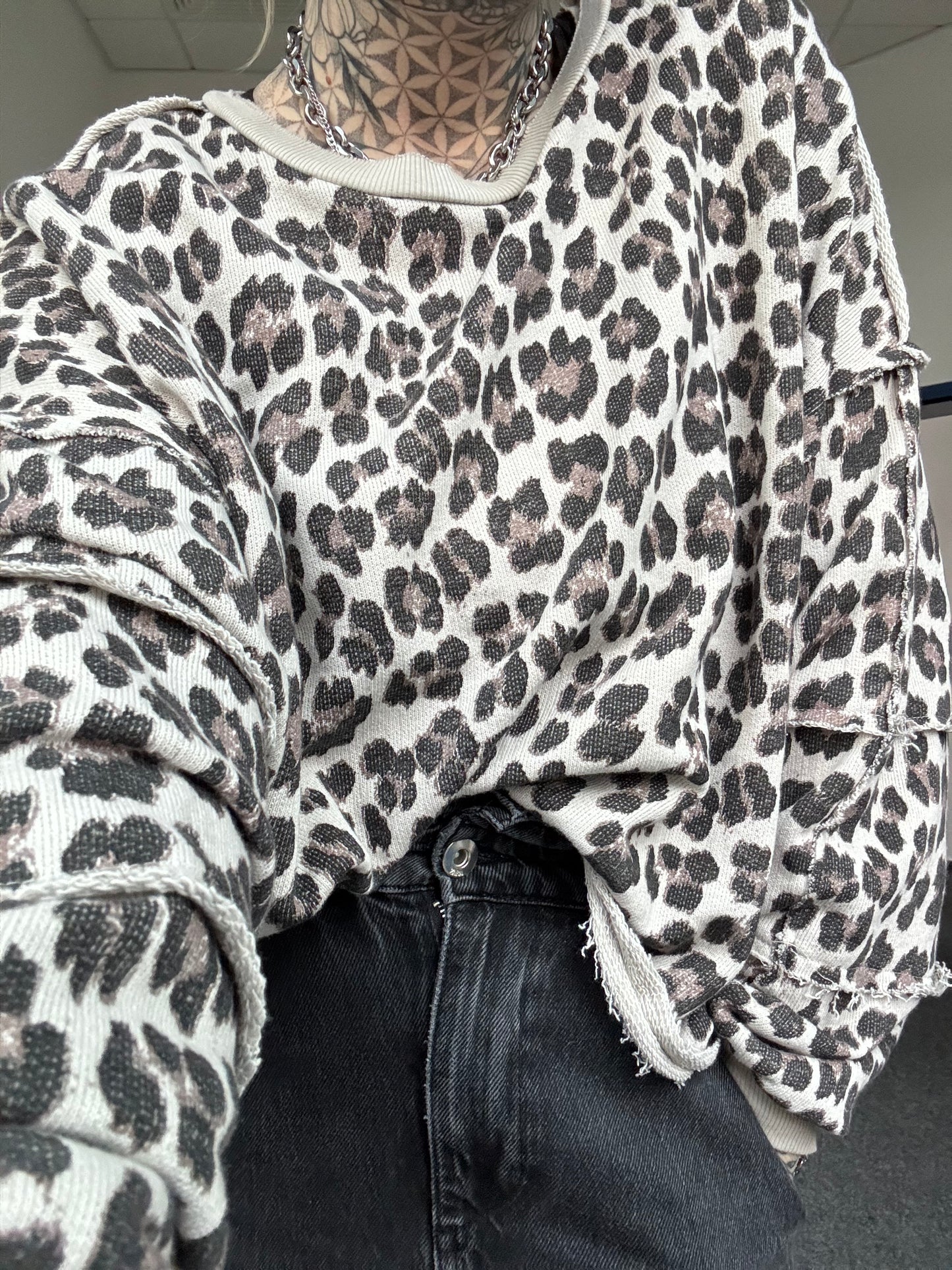 Sweater // BEIGE LEO