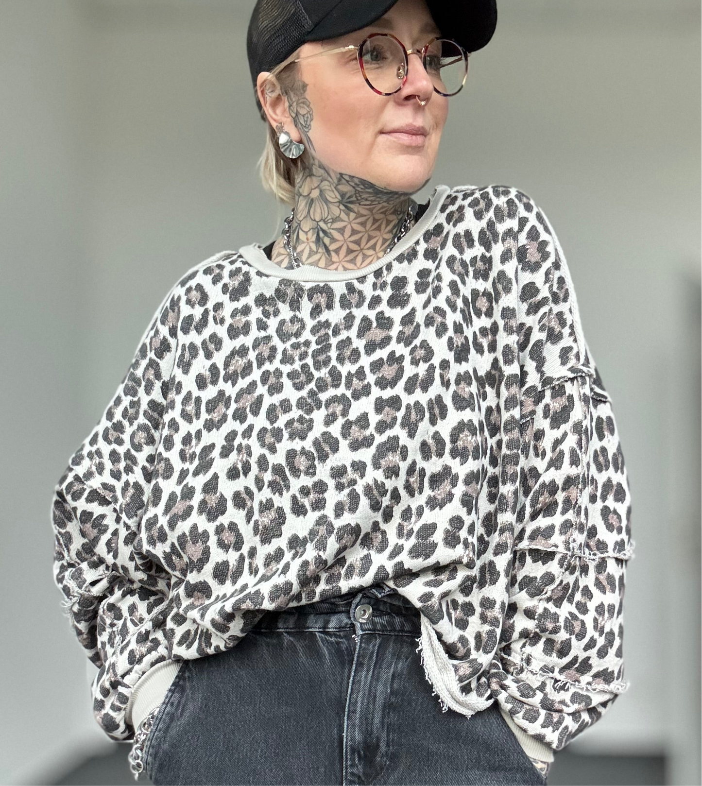 Sweater // BEIGE LEO