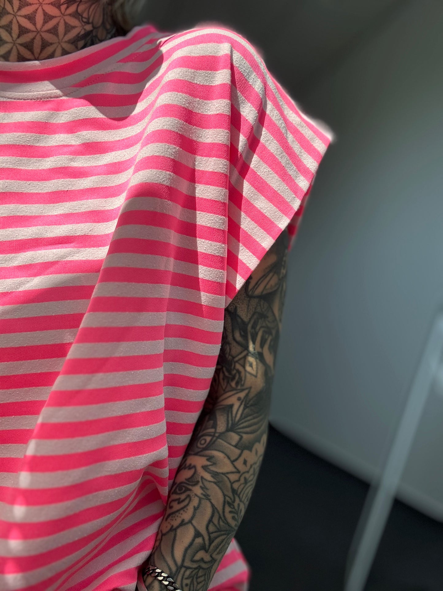 Basic Oversize Shirt // STRIPES NEON ROSA